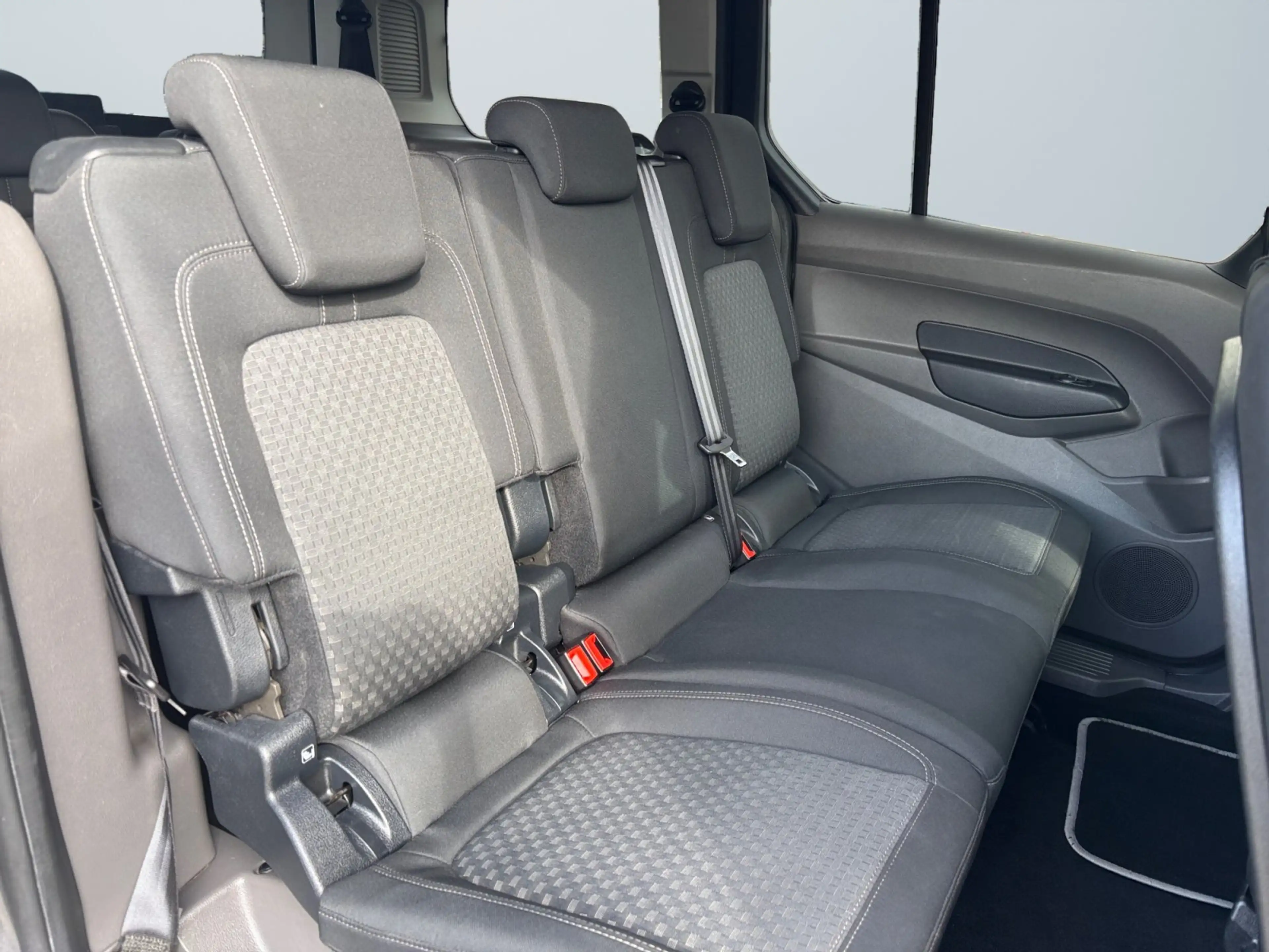 Ford Grand Tourneo Connect 1.5 TDCi/EcoBlue Tempomat — photo 11