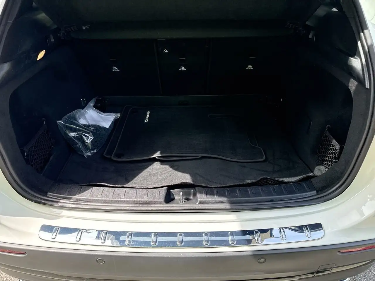 Mercedes-Benz GLA снимка Mercedes-Benz GLA