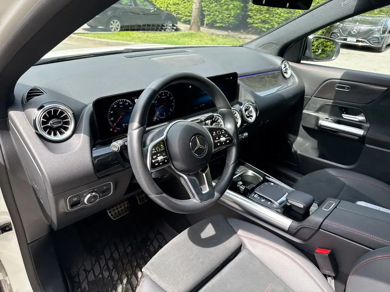 Mercedes-Benz GLA снимка Mercedes-Benz GLA