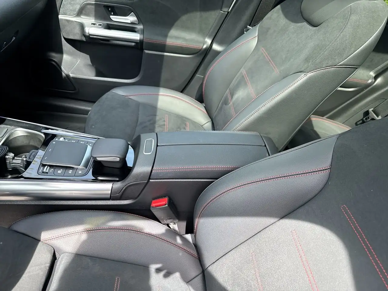 Mercedes-Benz GLA снимка Mercedes-Benz GLA