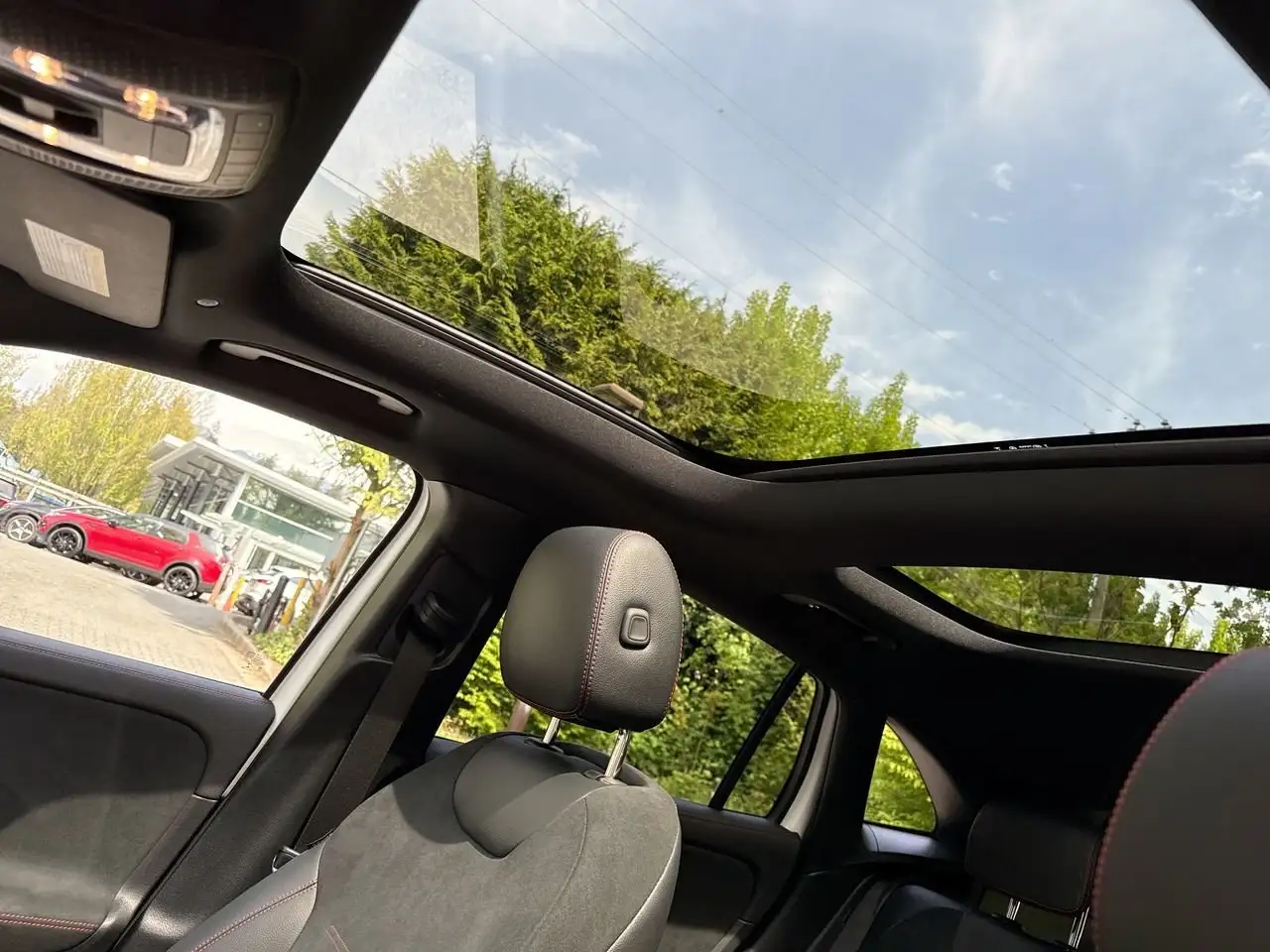 Mercedes-Benz GLA снимка Mercedes-Benz GLA