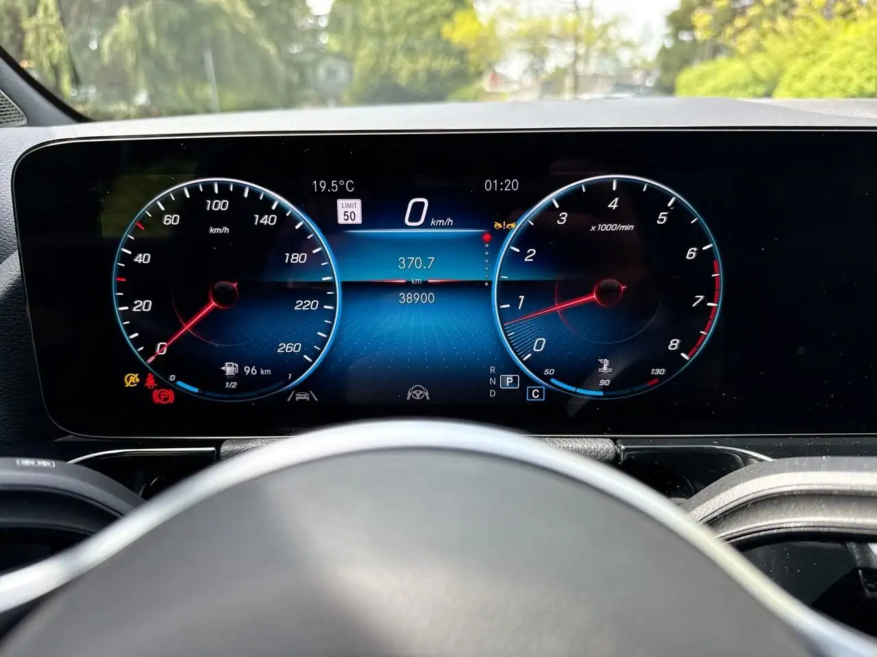 Mercedes-Benz GLA снимка Mercedes-Benz GLA
