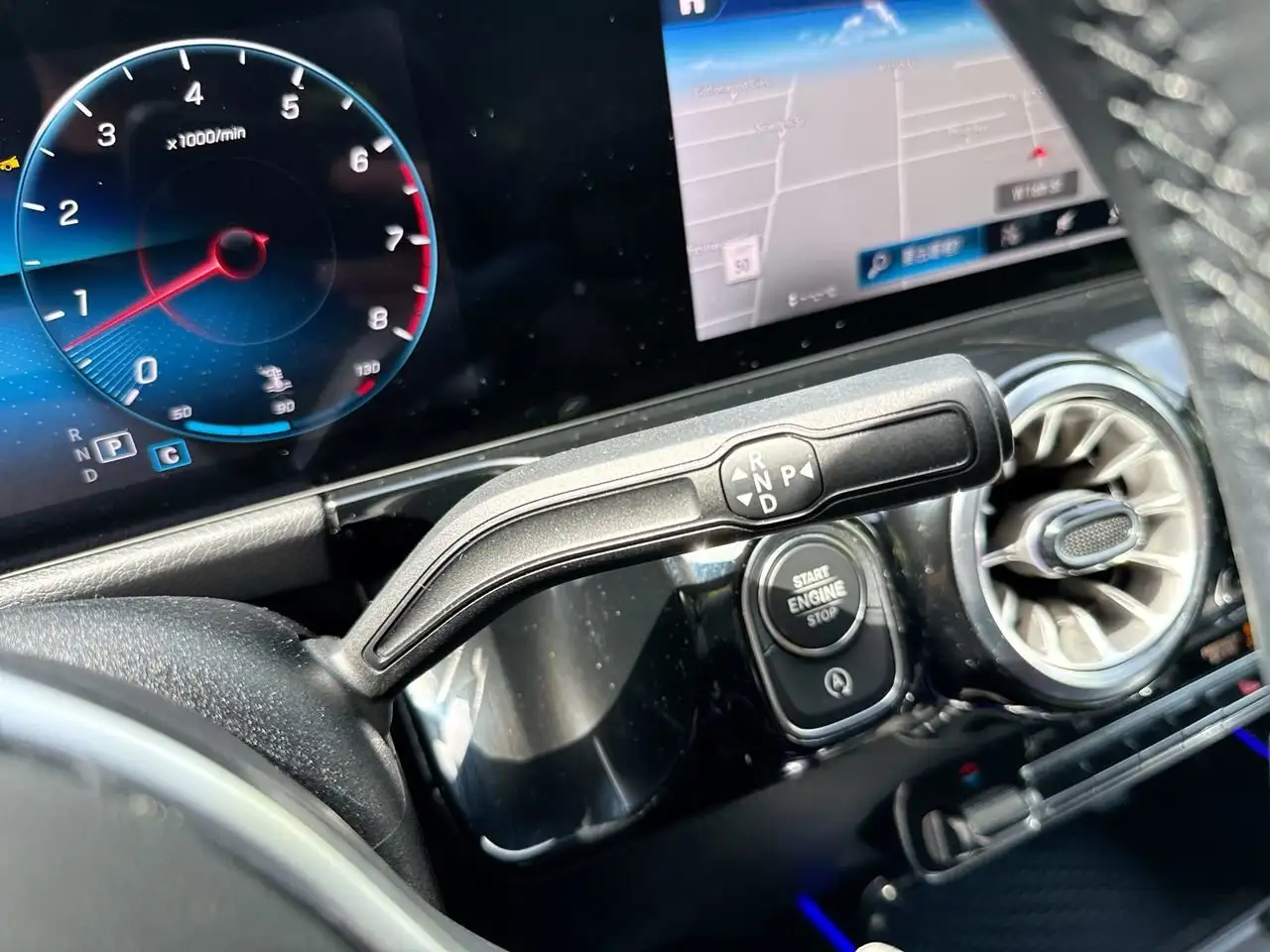 Mercedes-Benz GLA снимка Mercedes-Benz GLA