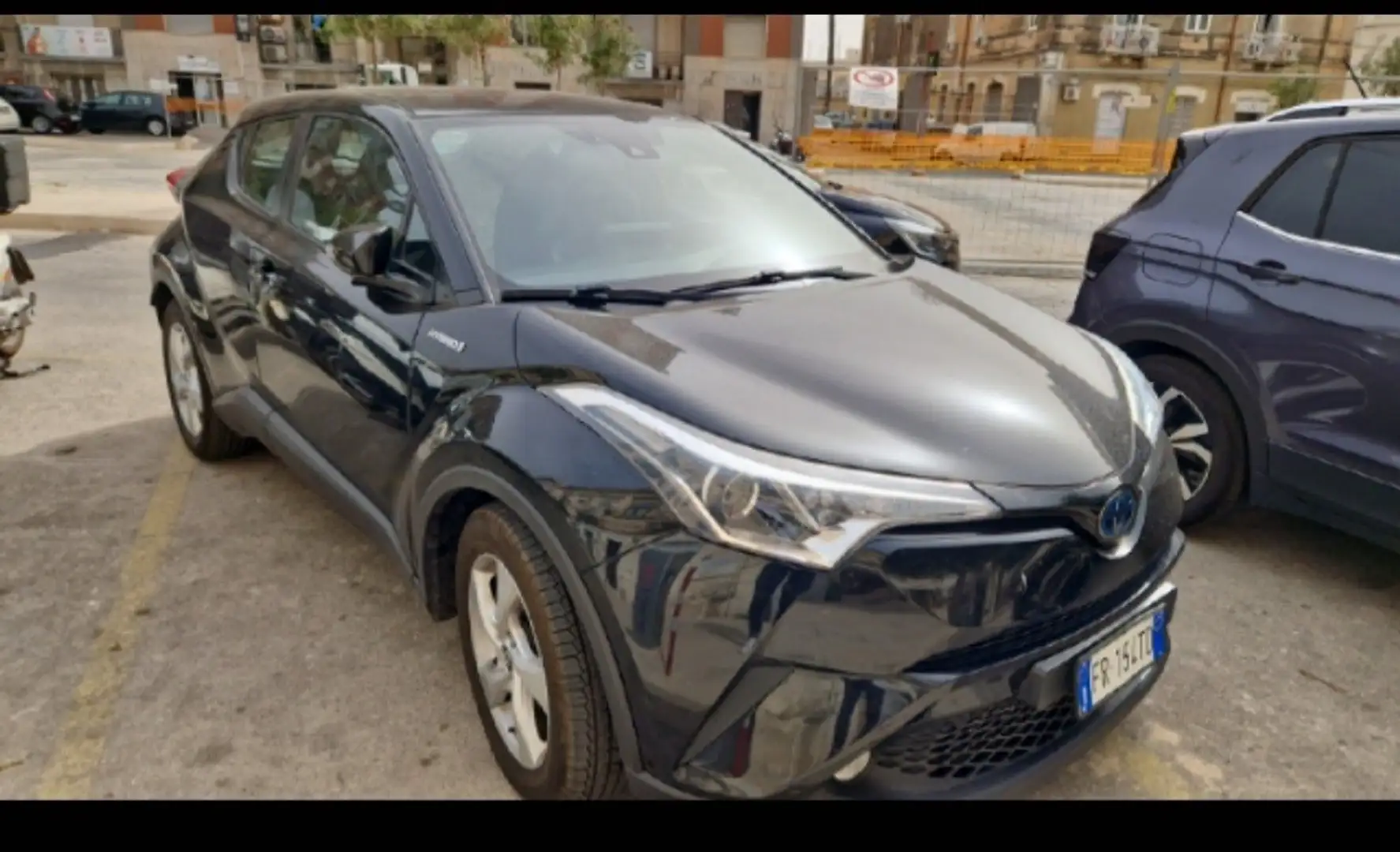 Toyota C-HR 1.8h Business 2wd e-cvt - 1