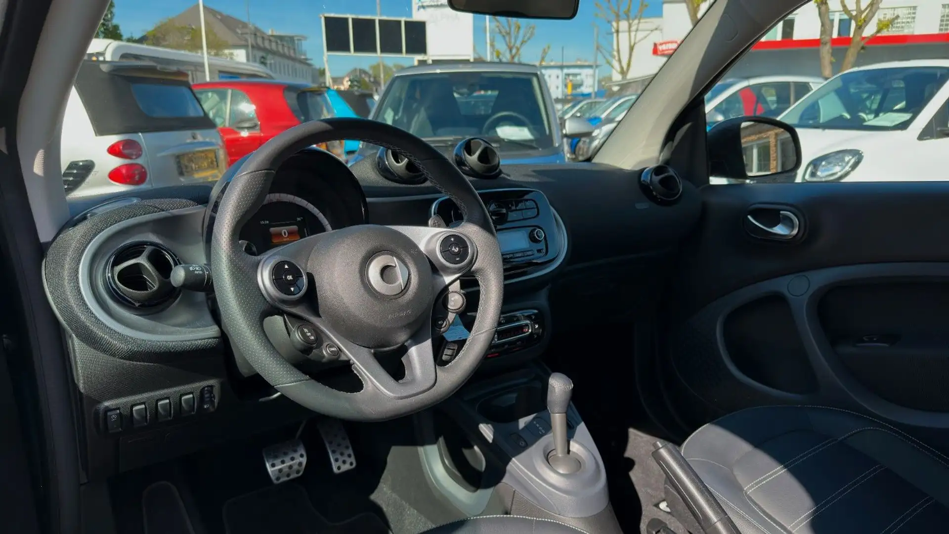smart forTwo Coupé PRIME DCT BRITISH RACING GREEN SPORTPAKET! Grün - 2