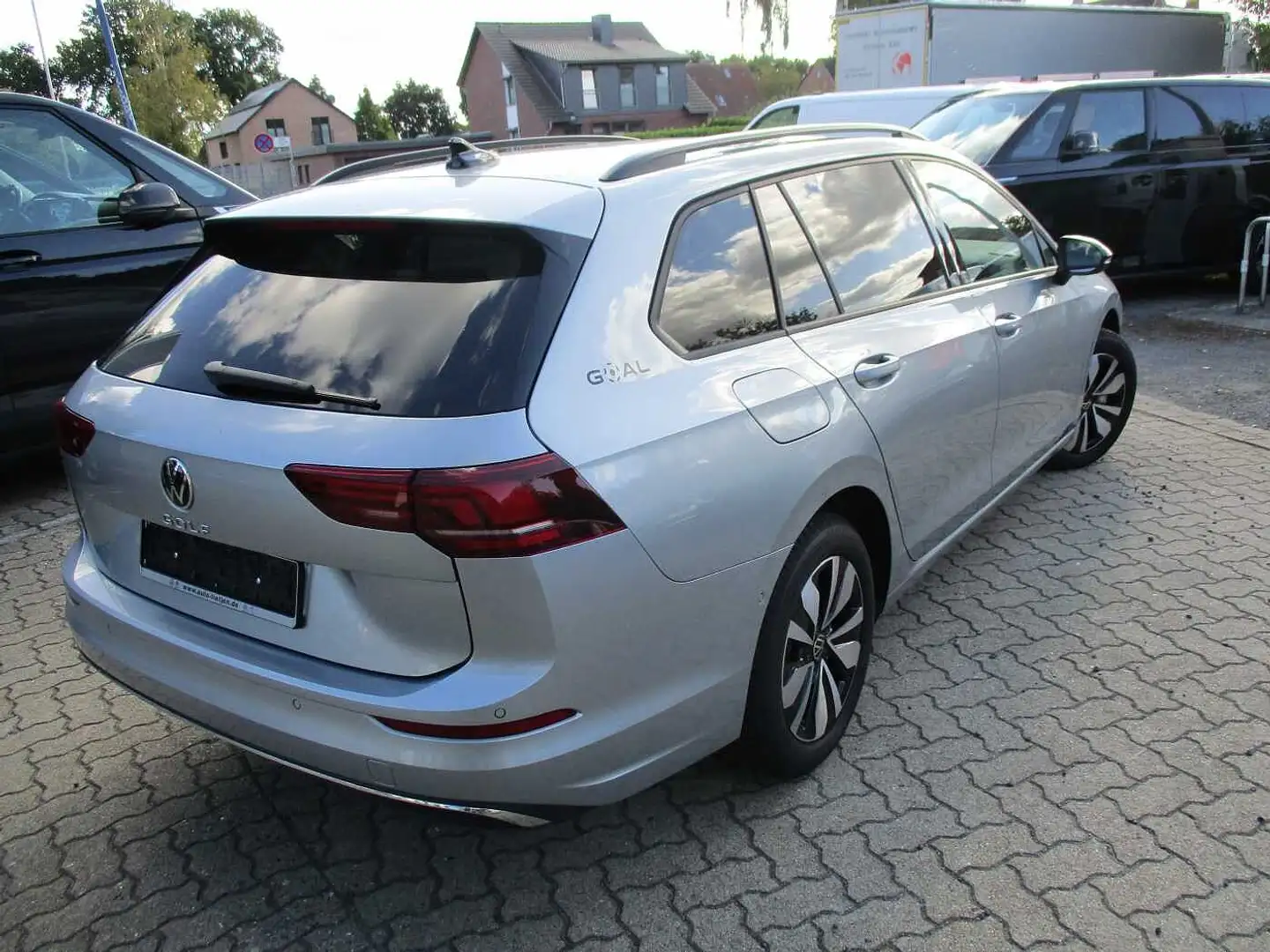 Volkswagen Golf VIII Variant Diesel 2.0 TDI SCR DSG Goal Серебристый - 2