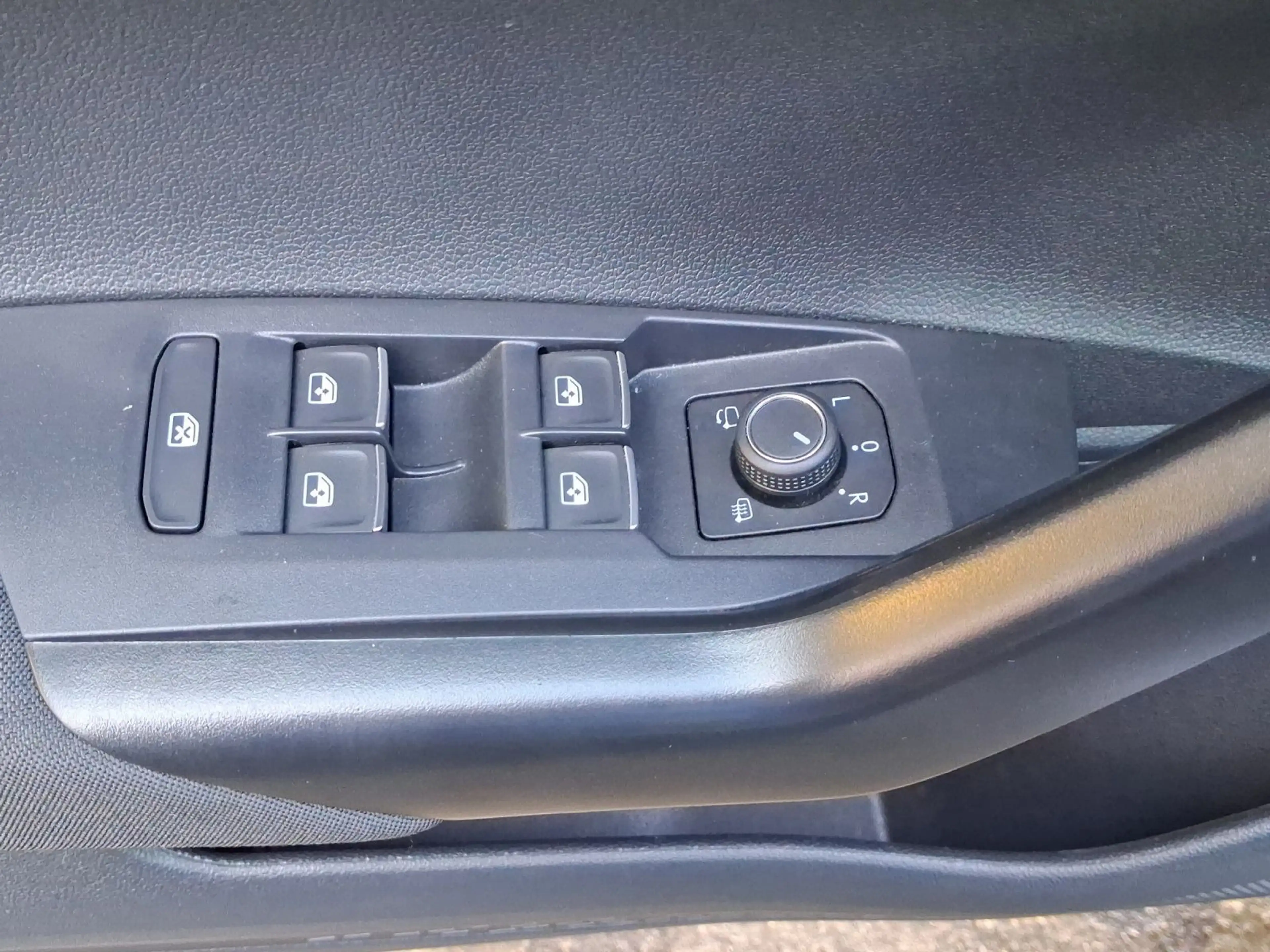 Volkswagen Taigo 1.5 TSI DSG STYLE KAMERA MATRIX AHK PANO — photo 8