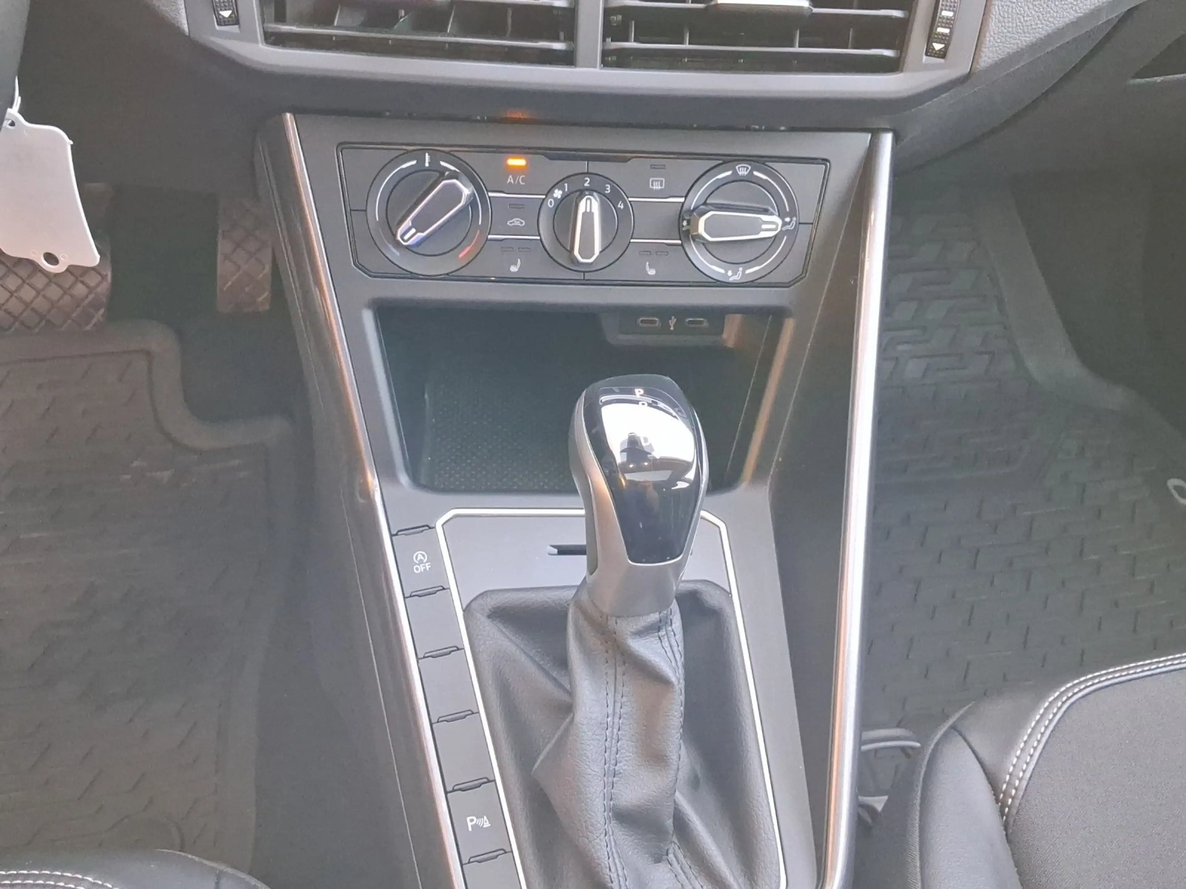 Volkswagen Taigo 1.5 TSI DSG STYLE KAMERA MATRIX AHK PANO — photo 11