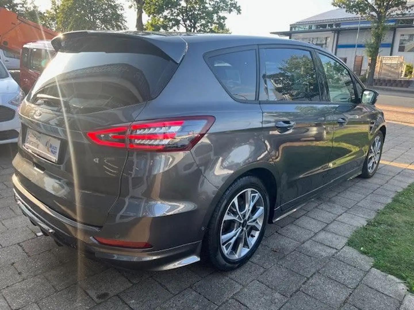 Ford S-Max S-MAX ST-LINE 2.0 ECOBO LEDER NAV 7-SITZER KAM Gris - 2