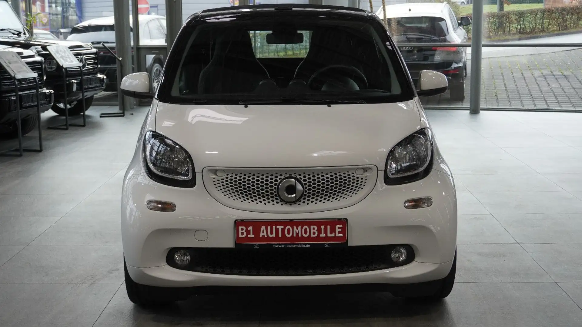 smart forTwo fortwo cabrio Basis 66 kW*NAVI*SHZ*KAM* Fekete - 2