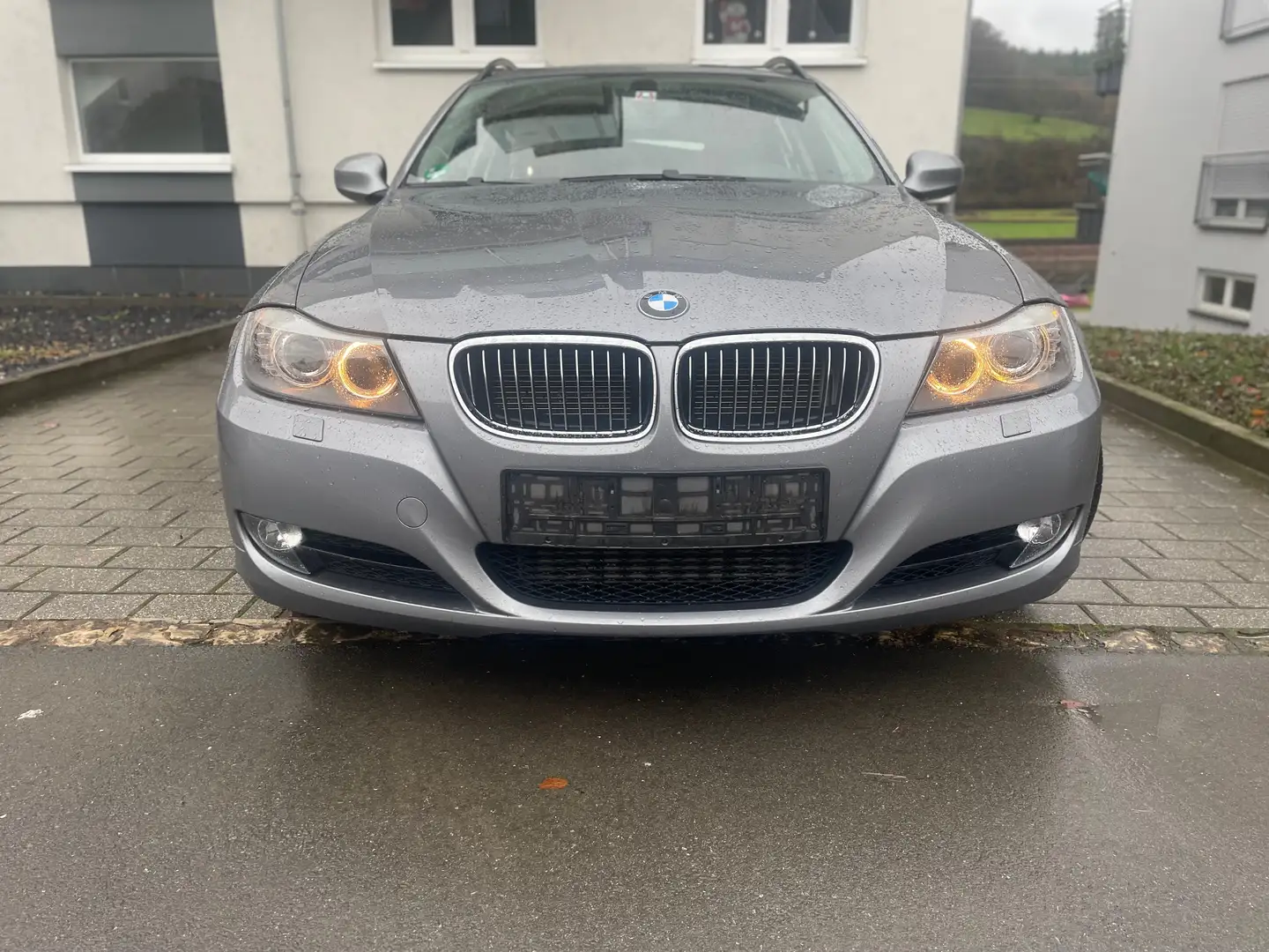 BMW 330 330d xDrive DPF Touring Aut. Gris - 1