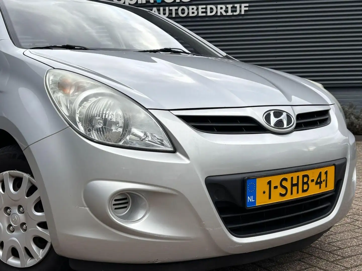 Hyundai i20 1.2i Business Edition BJ`11 Airco Elekpakket 5drs Gris - 2