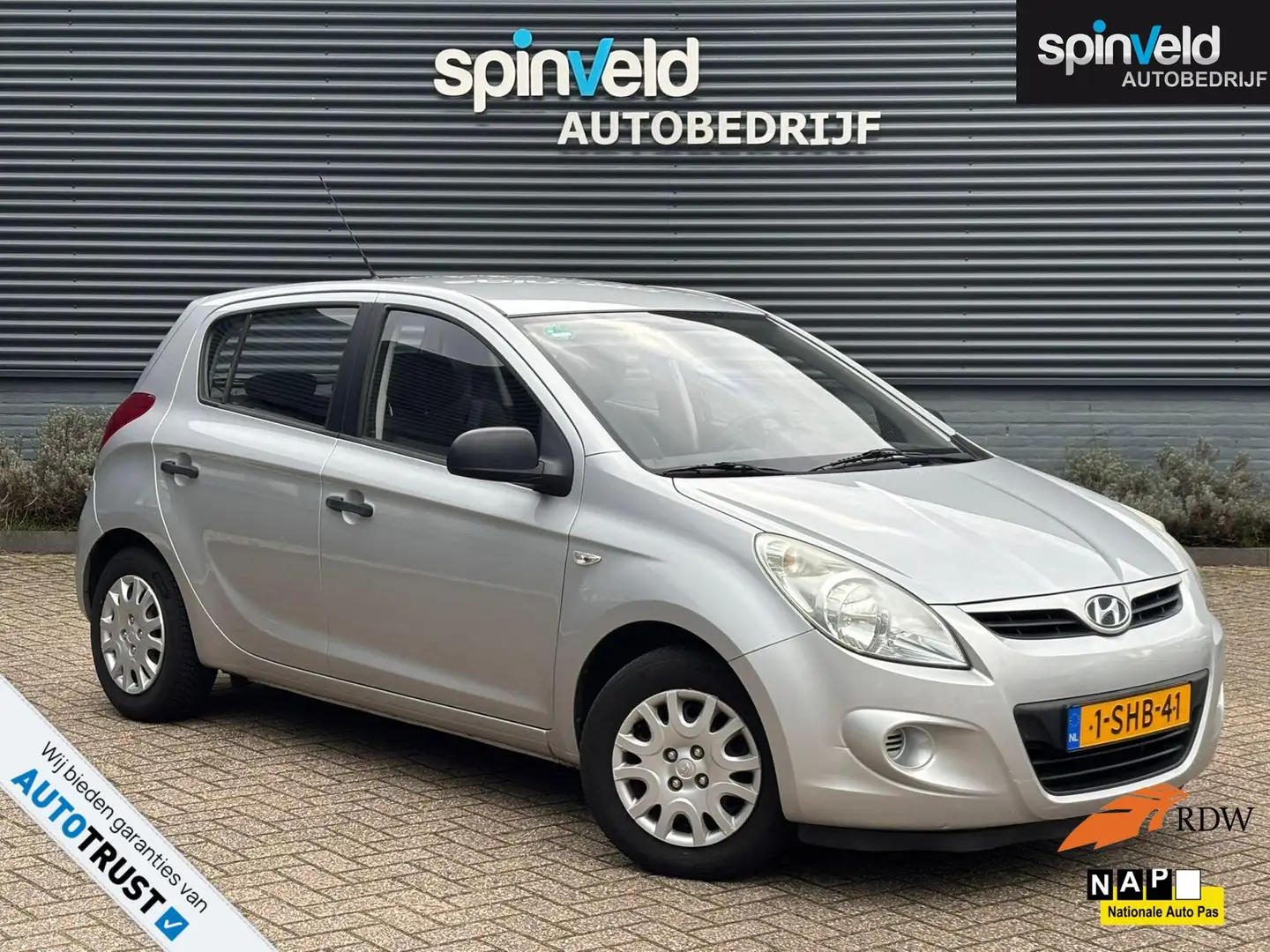 Hyundai i20 1.2i Business Edition BJ`11 Airco Elekpakket 5drs Gris - 1