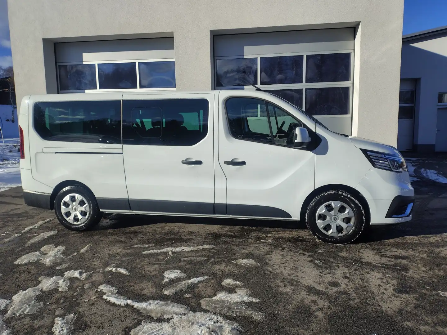 Renault Trafic L2H1 3,0t 9 Sitze Life Weiß - 2