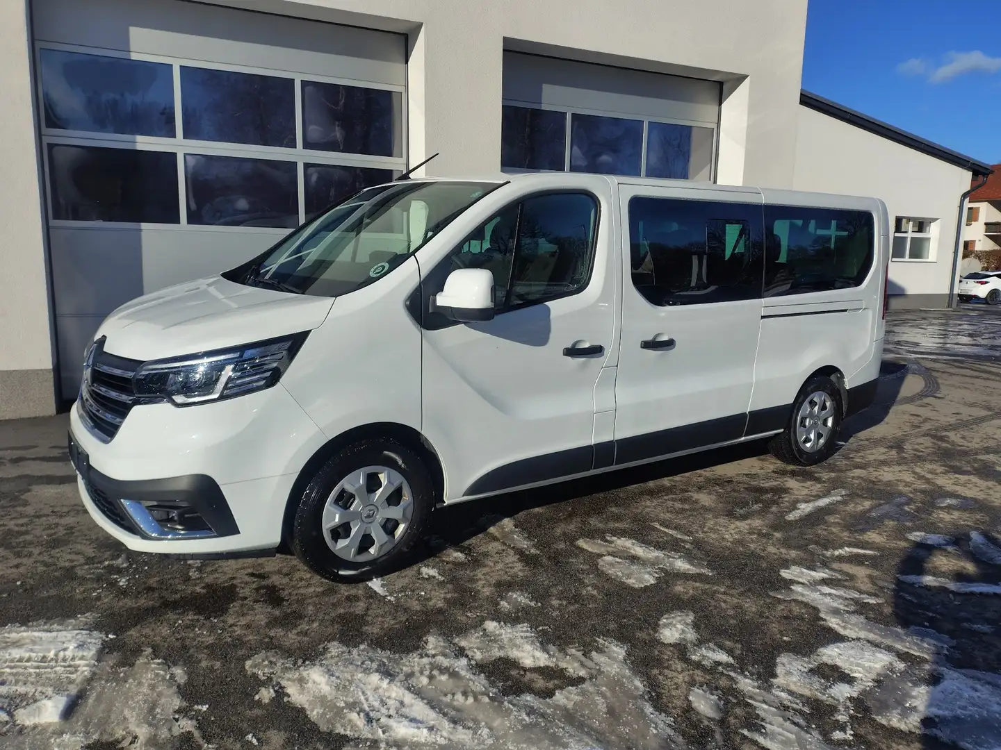 Renault Trafic L2H1 3,0t 9 Sitze Life Weiß - 1