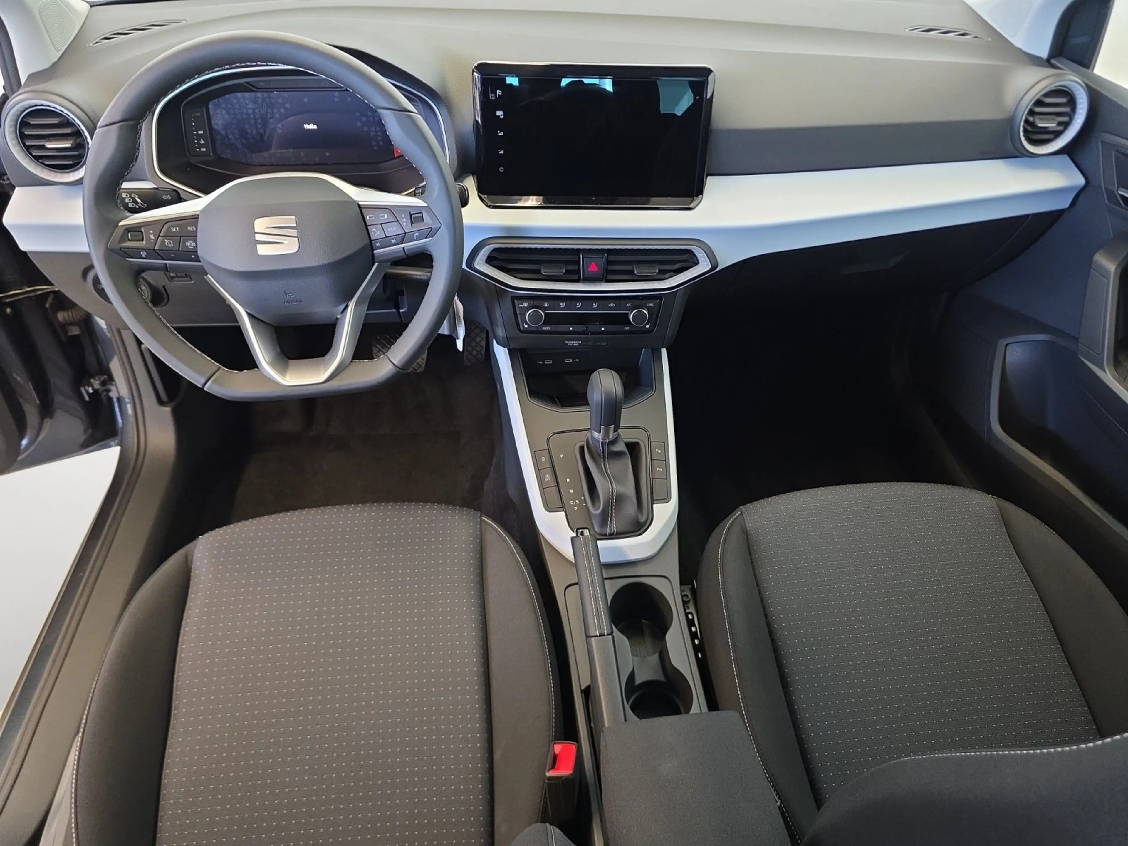 SEAT Arona 1.0 TSI DSG Road Edition *Navi*Kamera*LED* — photo 11