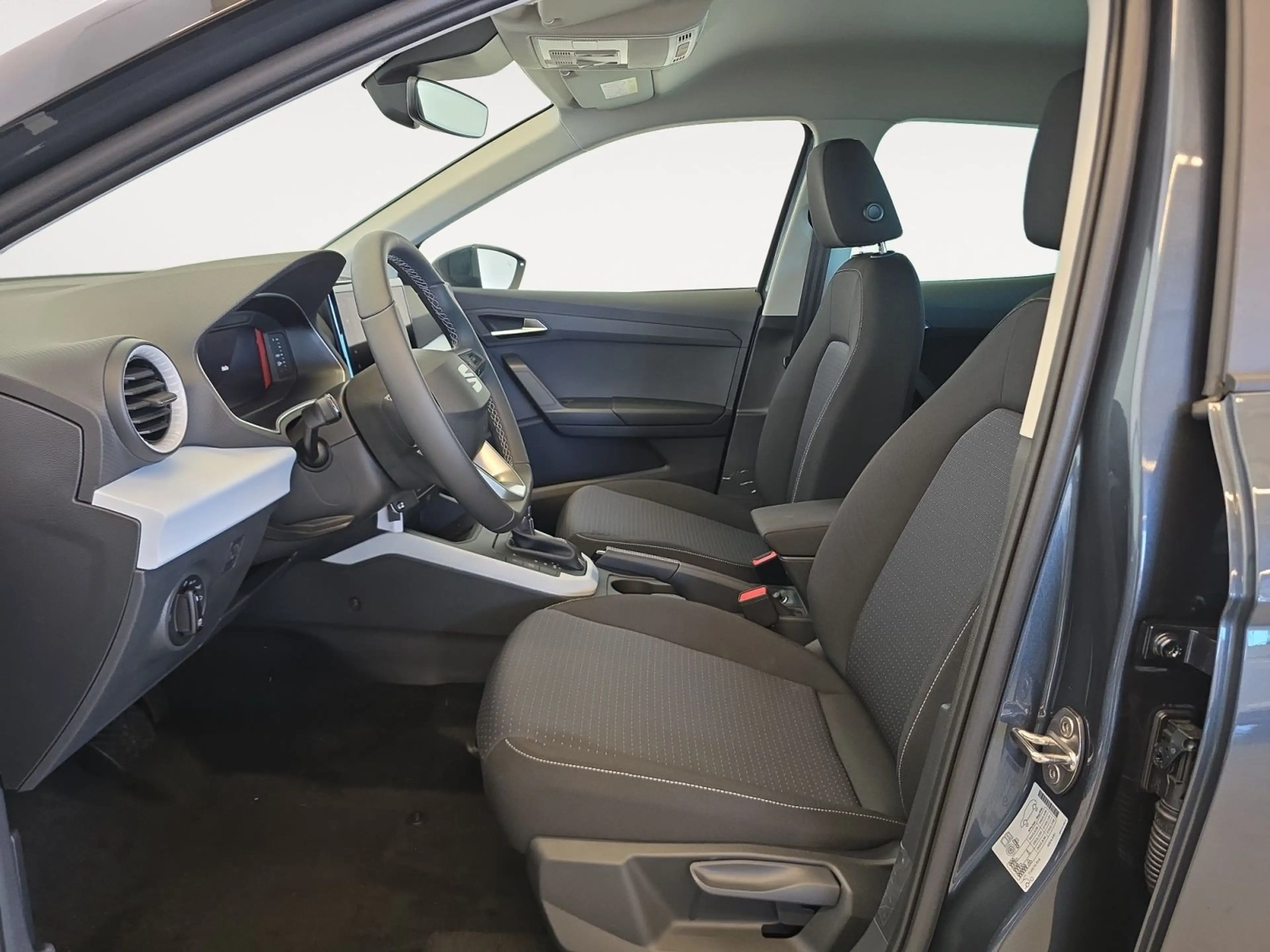 SEAT Arona 1.0 TSI DSG Road Edition *Navi*Kamera*LED* — photo 10