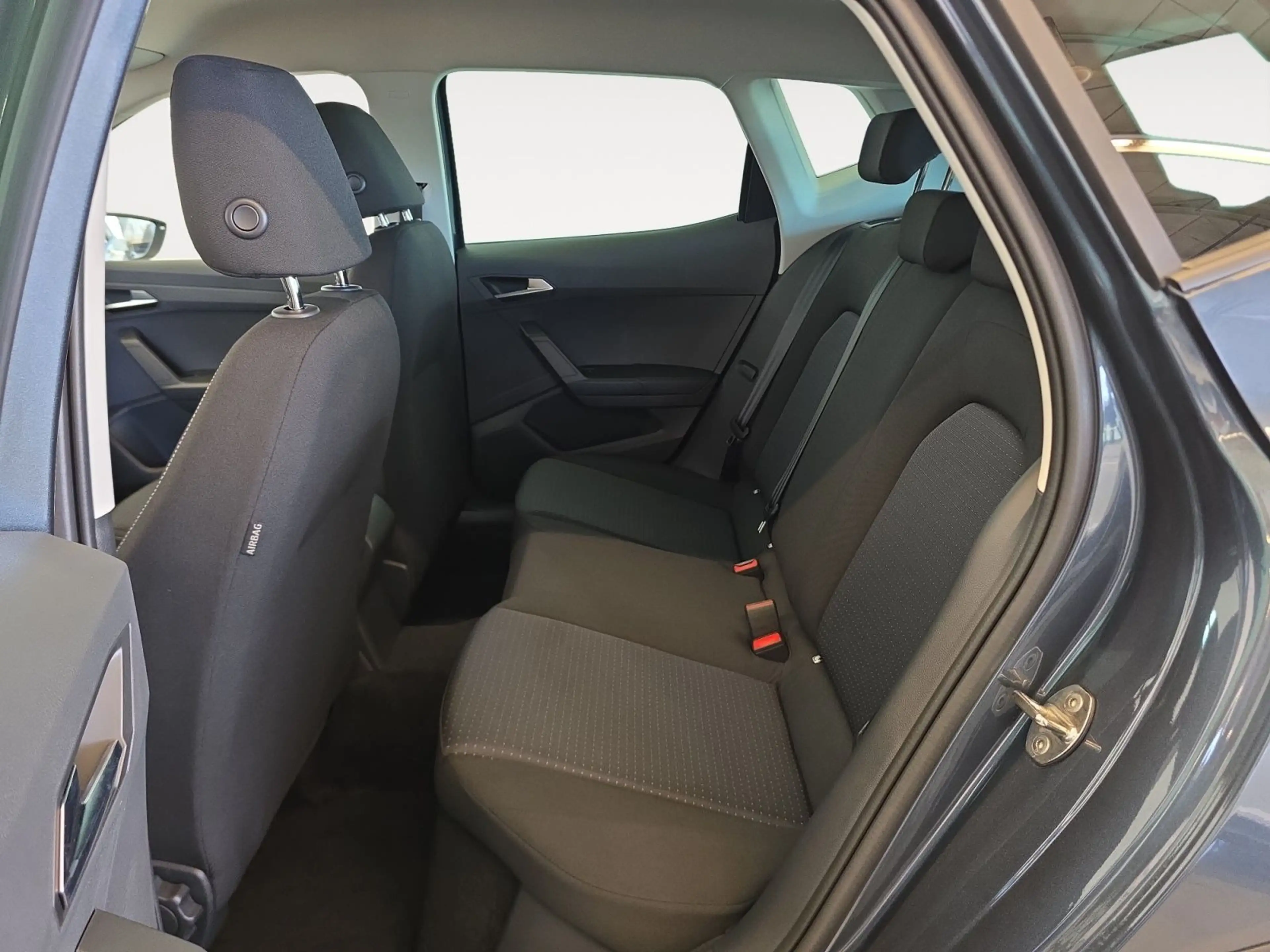 SEAT Arona 1.0 TSI DSG Road Edition *Navi*Kamera*LED* — photo 14