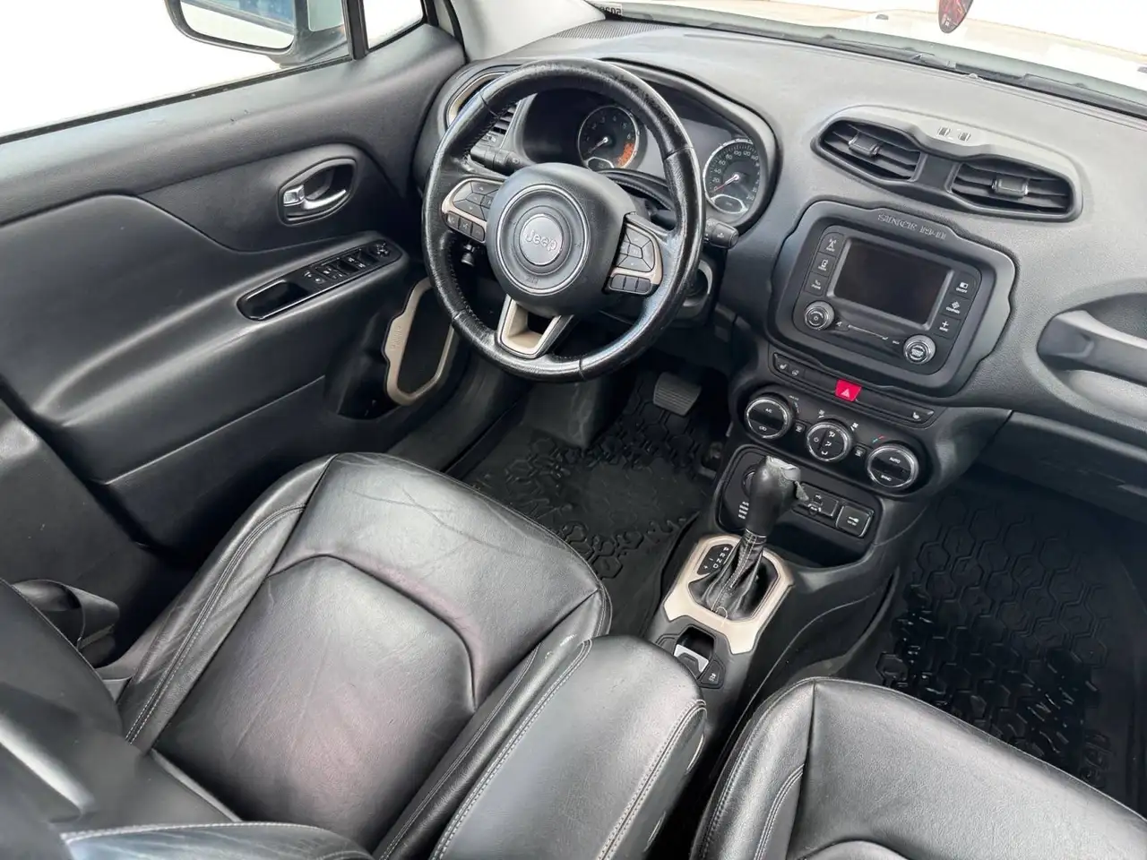 Jeep Renegade снимка Jeep Renegade