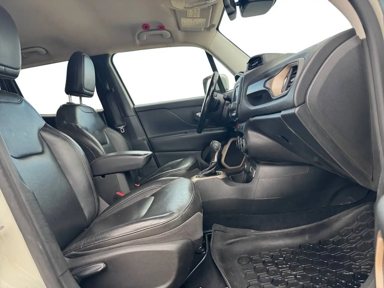 Jeep Renegade снимка Jeep Renegade
