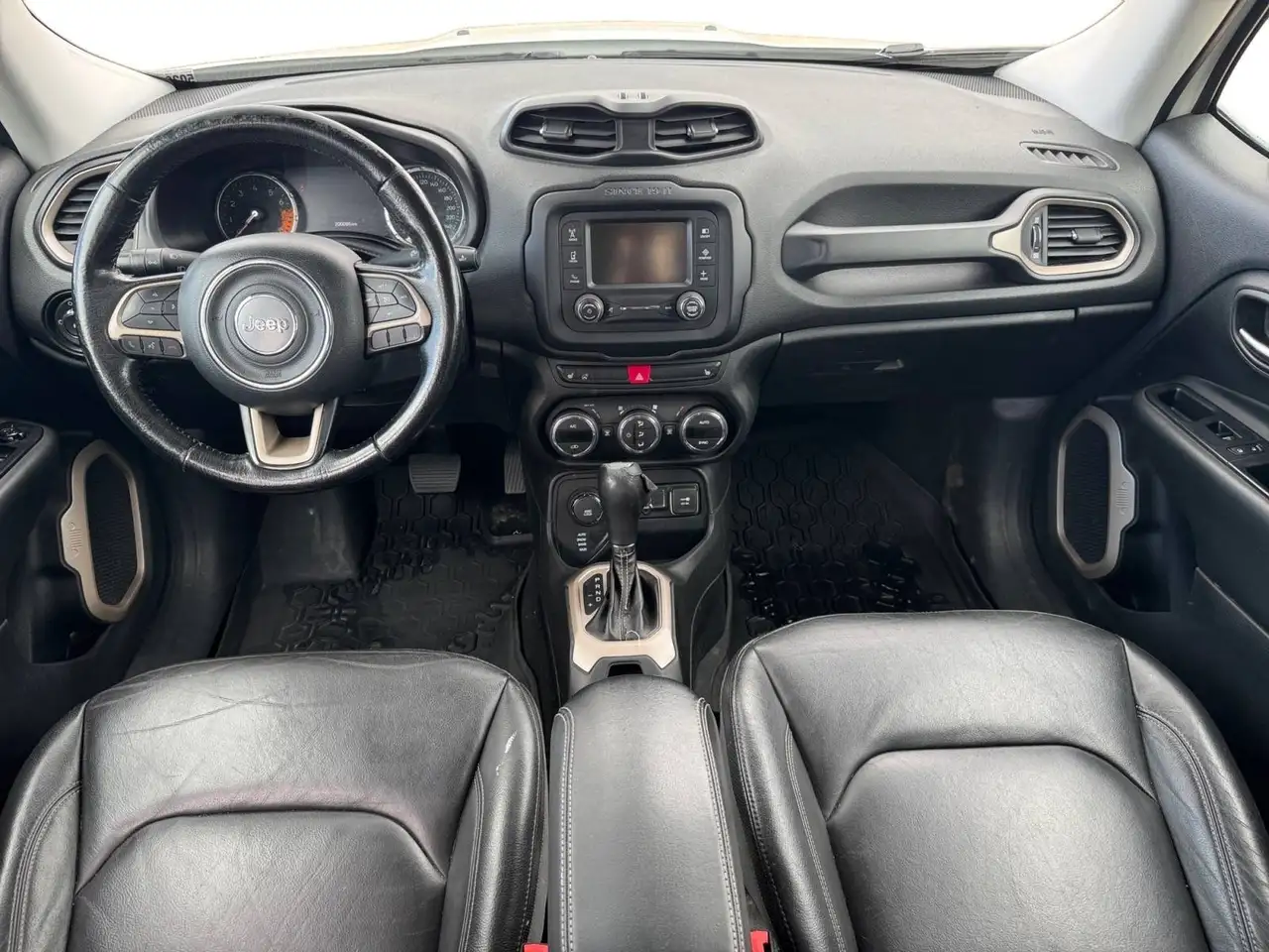 Jeep Renegade снимка Jeep Renegade