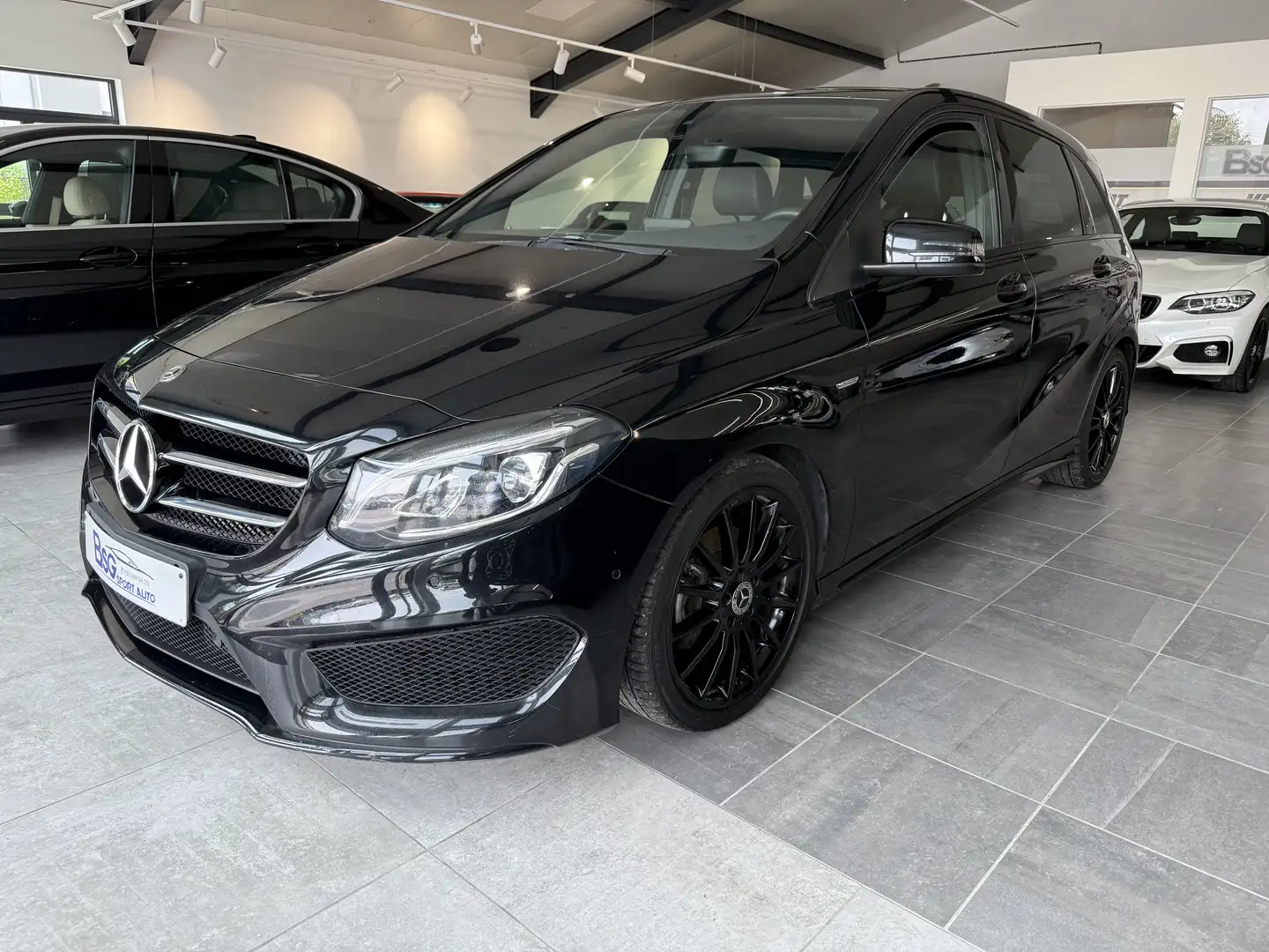 Mercedes-Benz B 200 d Business Solution AMG///automatique//cuir//xenon - 1