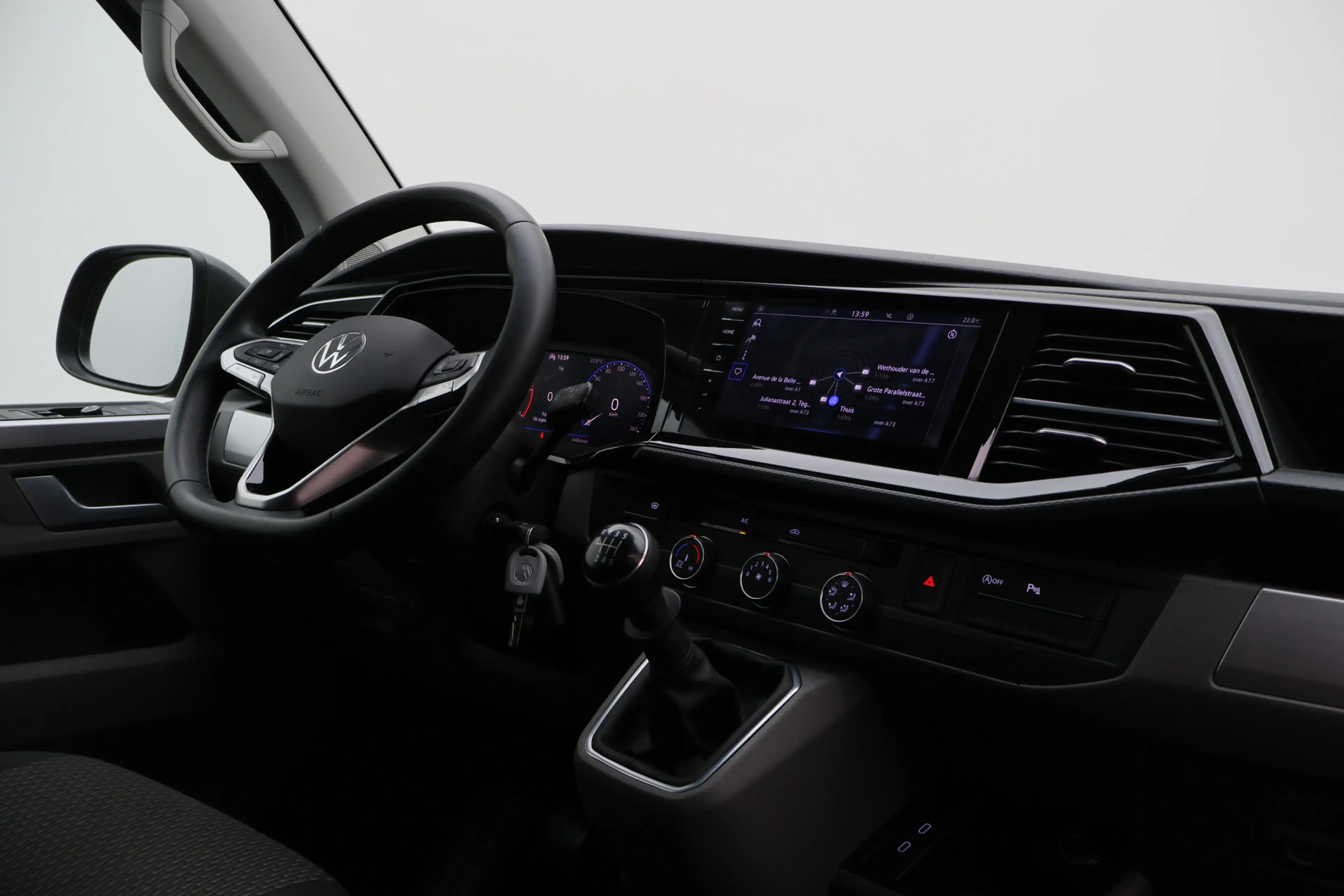 Volkswagen T6.1 Transporter 2.0 TDI L2H1 28 Bulli — photo 31