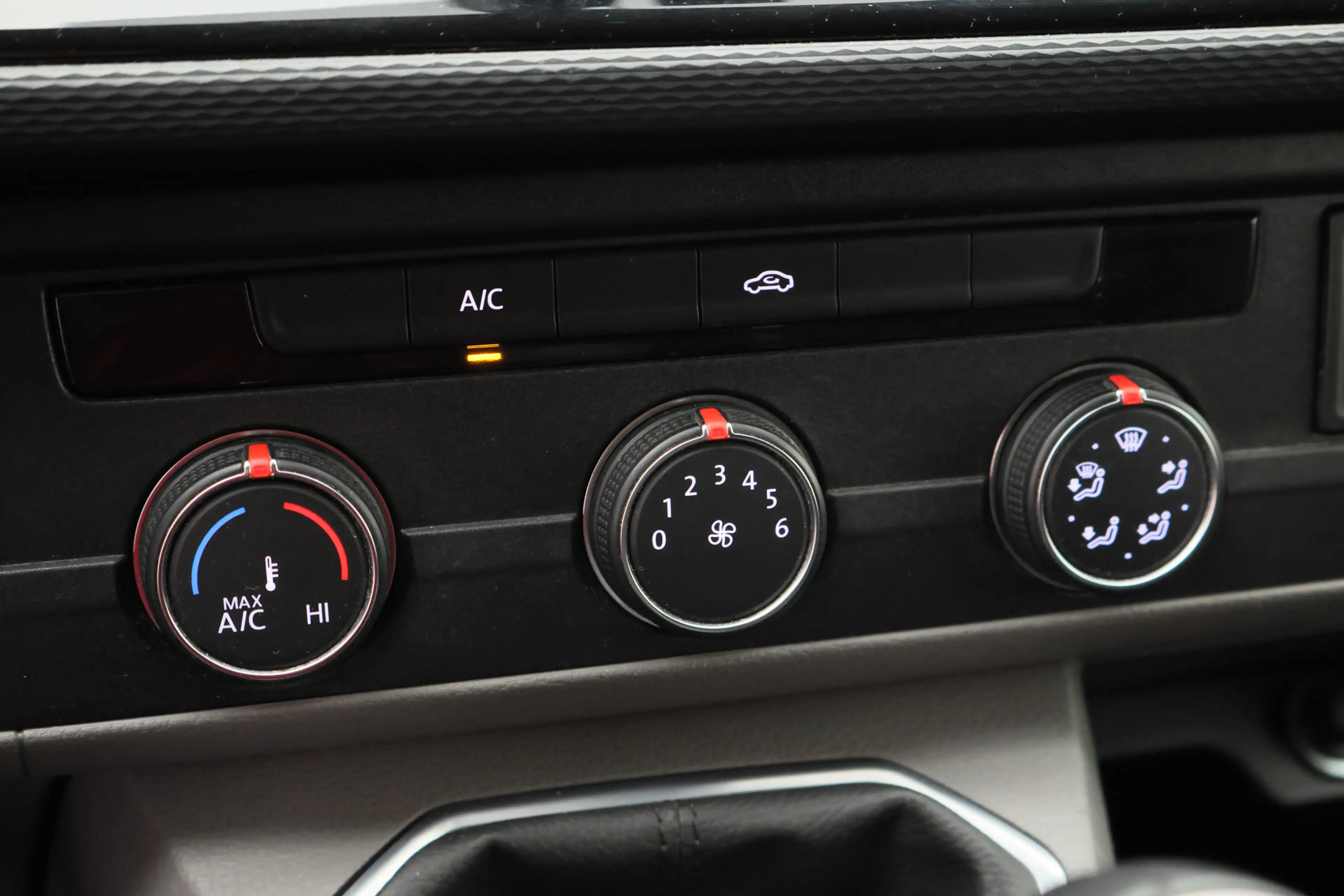Volkswagen T6.1 Transporter 2.0 TDI L2H1 28 Bulli — photo 46