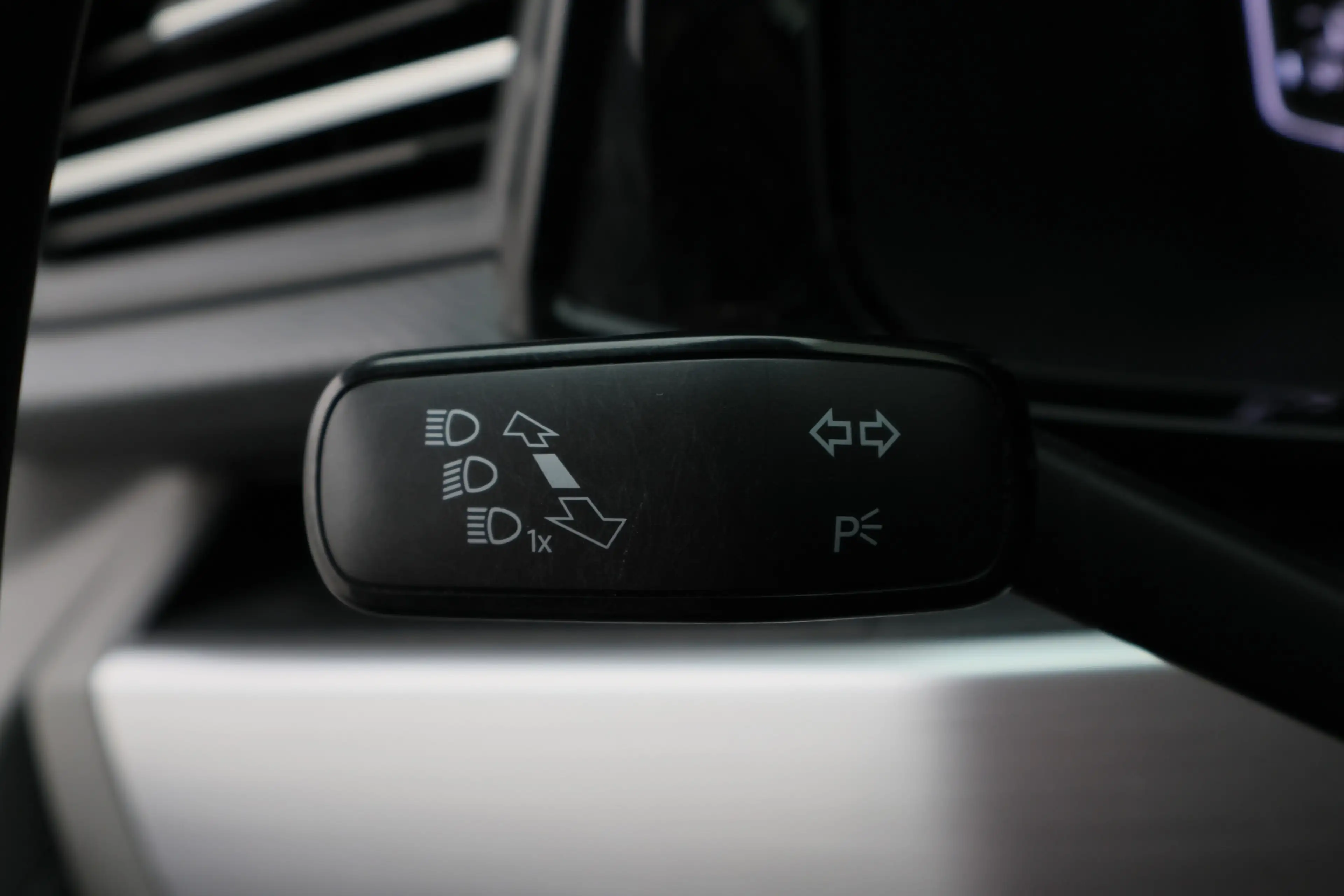 Volkswagen T6.1 Transporter 2.0 TDI L2H1 28 Bulli — photo 34