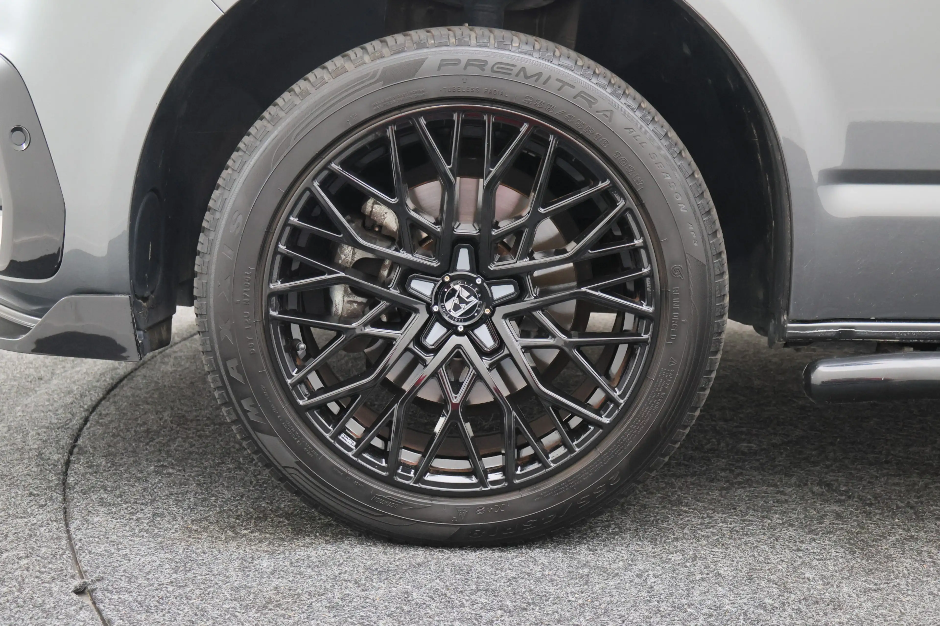 Volkswagen T6.1 Transporter 2.0 TDI L2H1 28 Bulli — photo 25