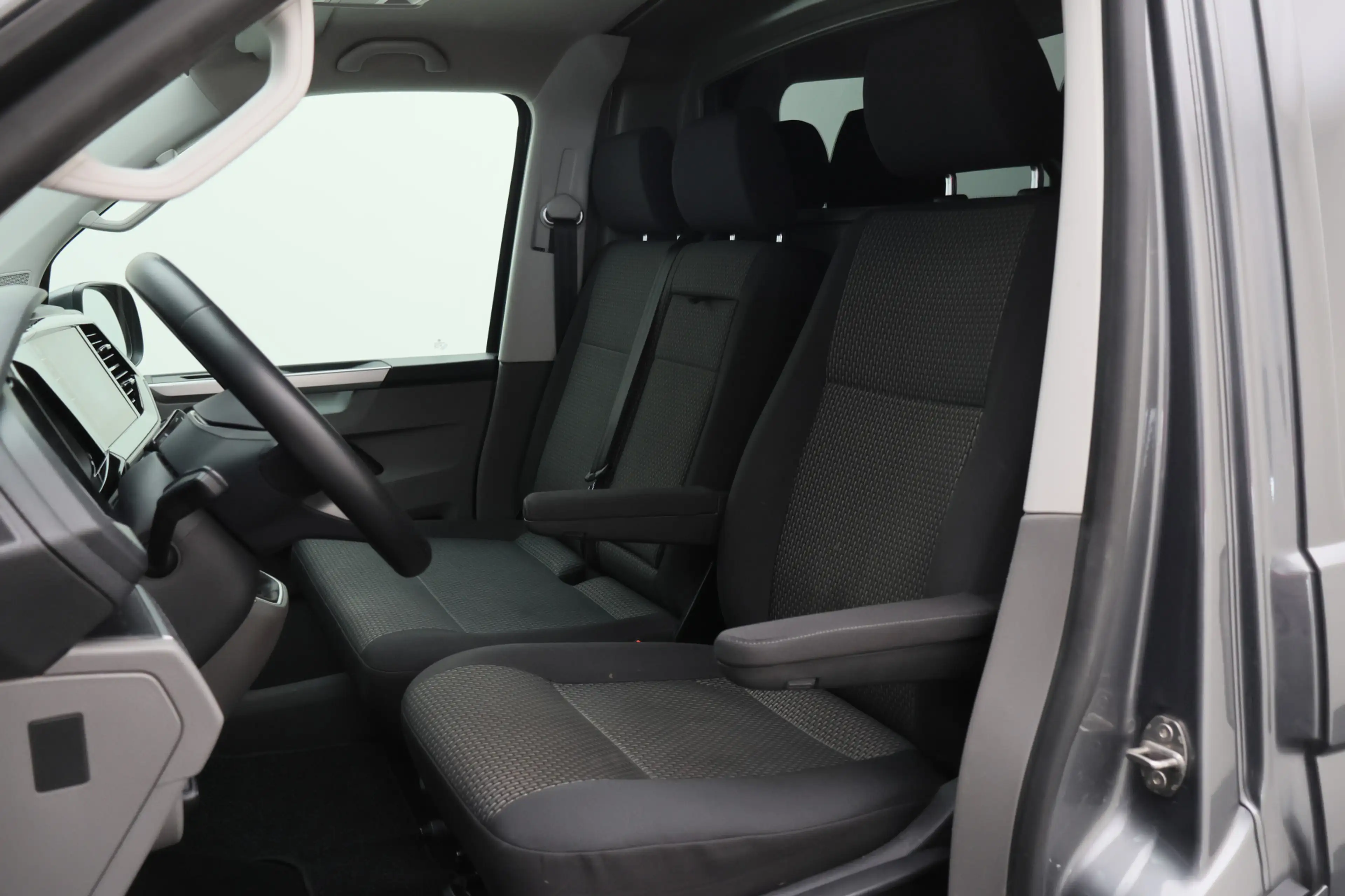 Volkswagen T6.1 Transporter 2.0 TDI L2H1 28 Bulli — photo 9