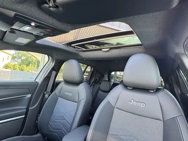 Jeep Avenger view 11