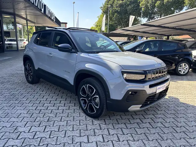 Jeep Avenger view 3