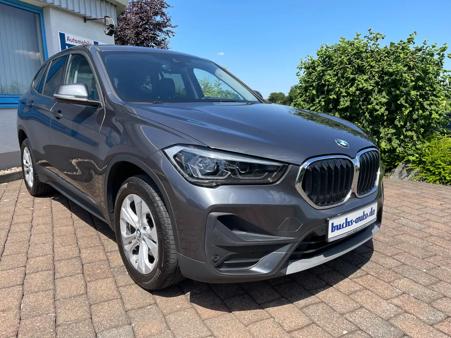 BMW X1 sDrive 18d Advantage LED DAB Navi Gris - 1