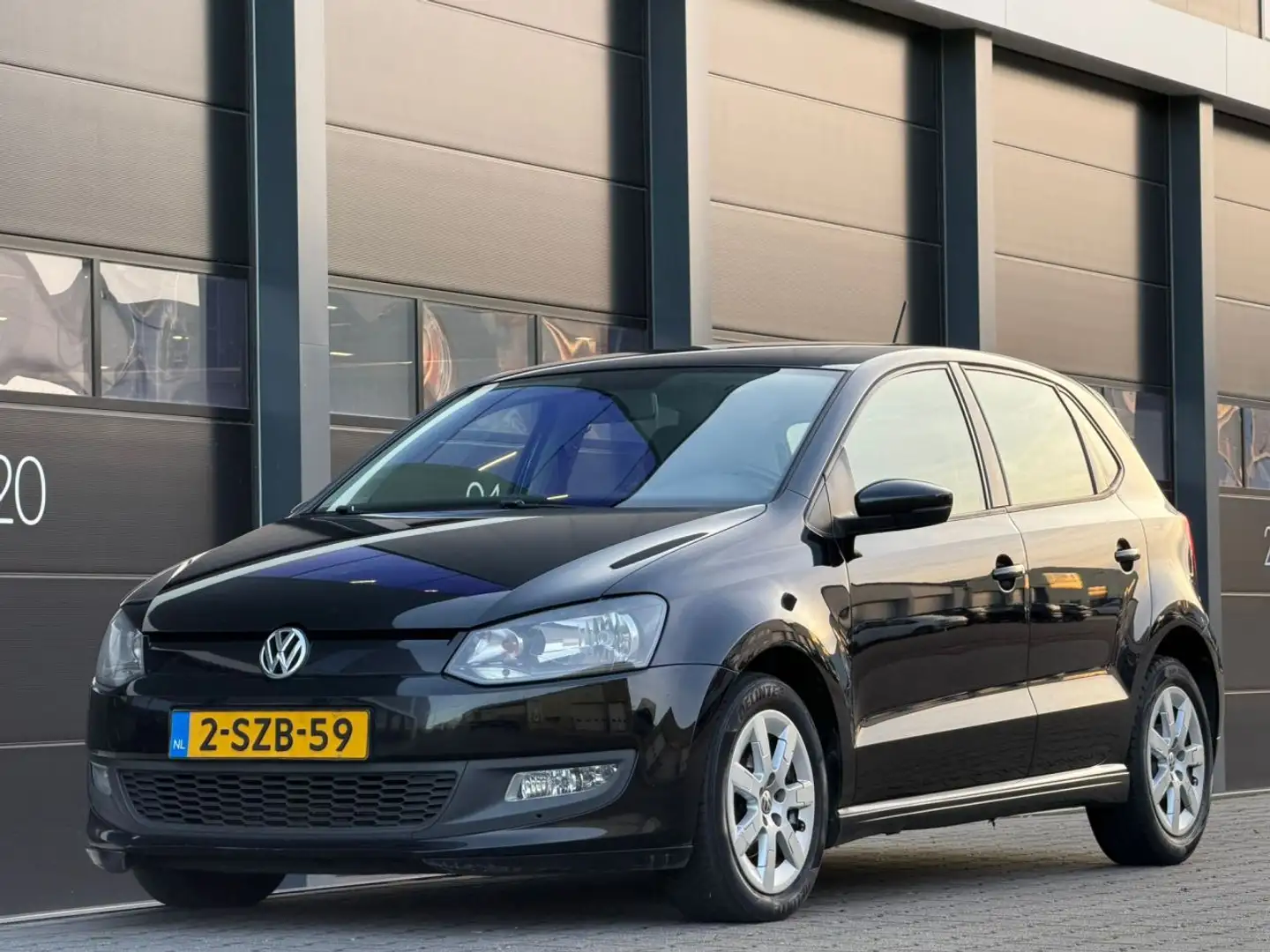 Volkswagen Polo 1.2 TDI Bluemotion Navi Zwart - 1
