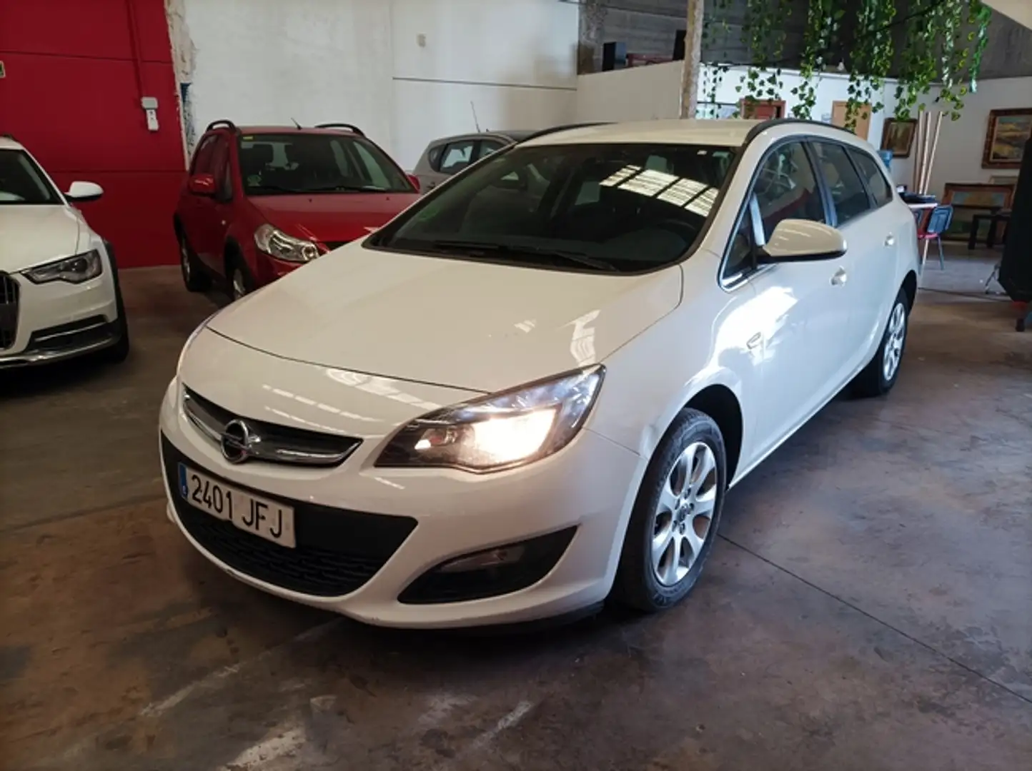 Opel Astra ST 1.7CDTi S/S Selective Business Wit - 1