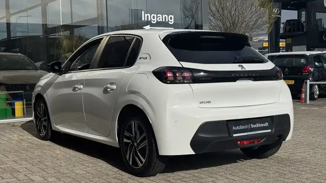 Peugeot 208 view 4