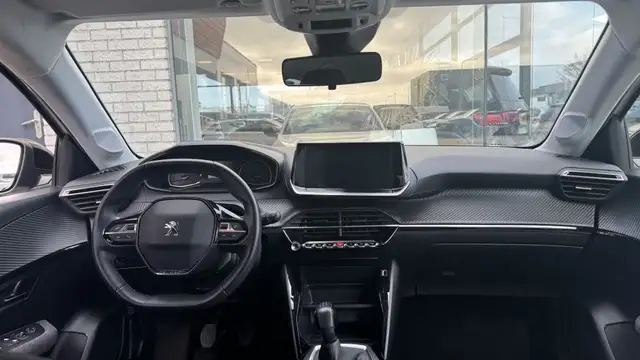 Peugeot 208 view 9