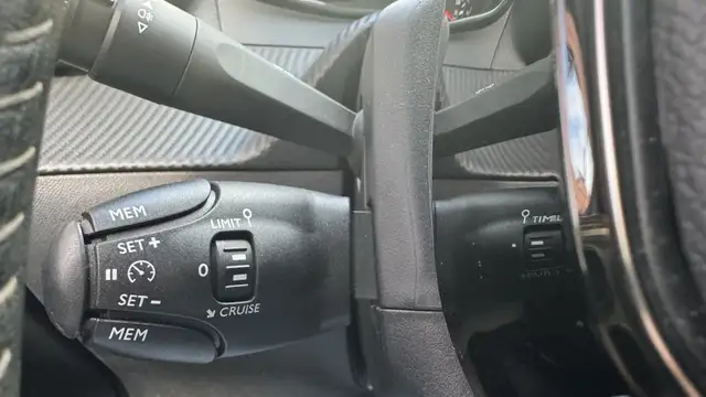 Peugeot 208 view 16