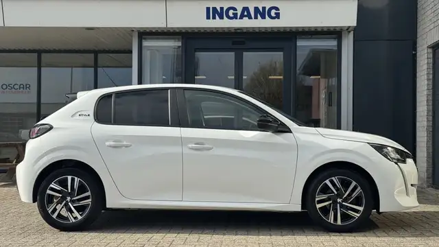 Peugeot 208 view 5