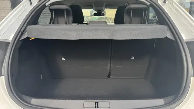 Peugeot 208 view 12