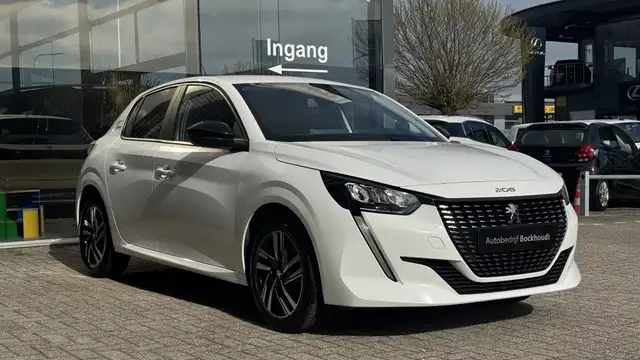 Peugeot 208 view 3