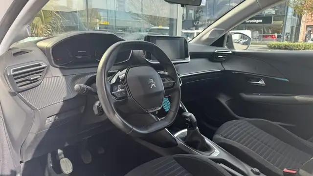 Peugeot 208 view 7