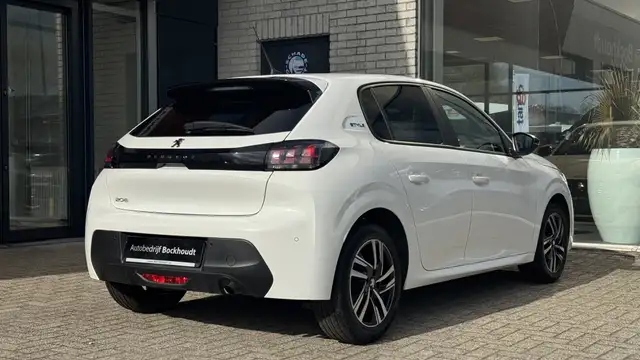 Peugeot 208 view 6