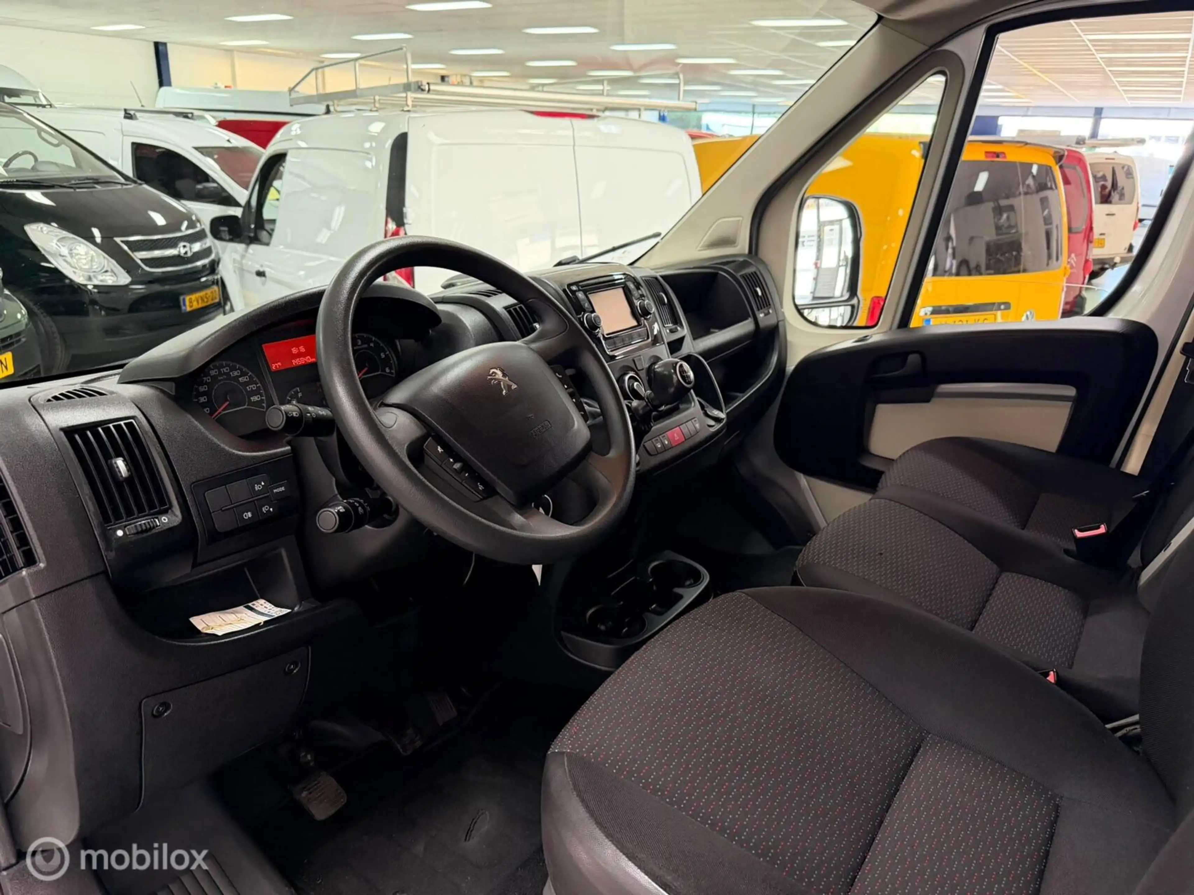 Peugeot Boxer Bestel 330 2.0 BlueHDI L2H2 Premium Pack — photo 5