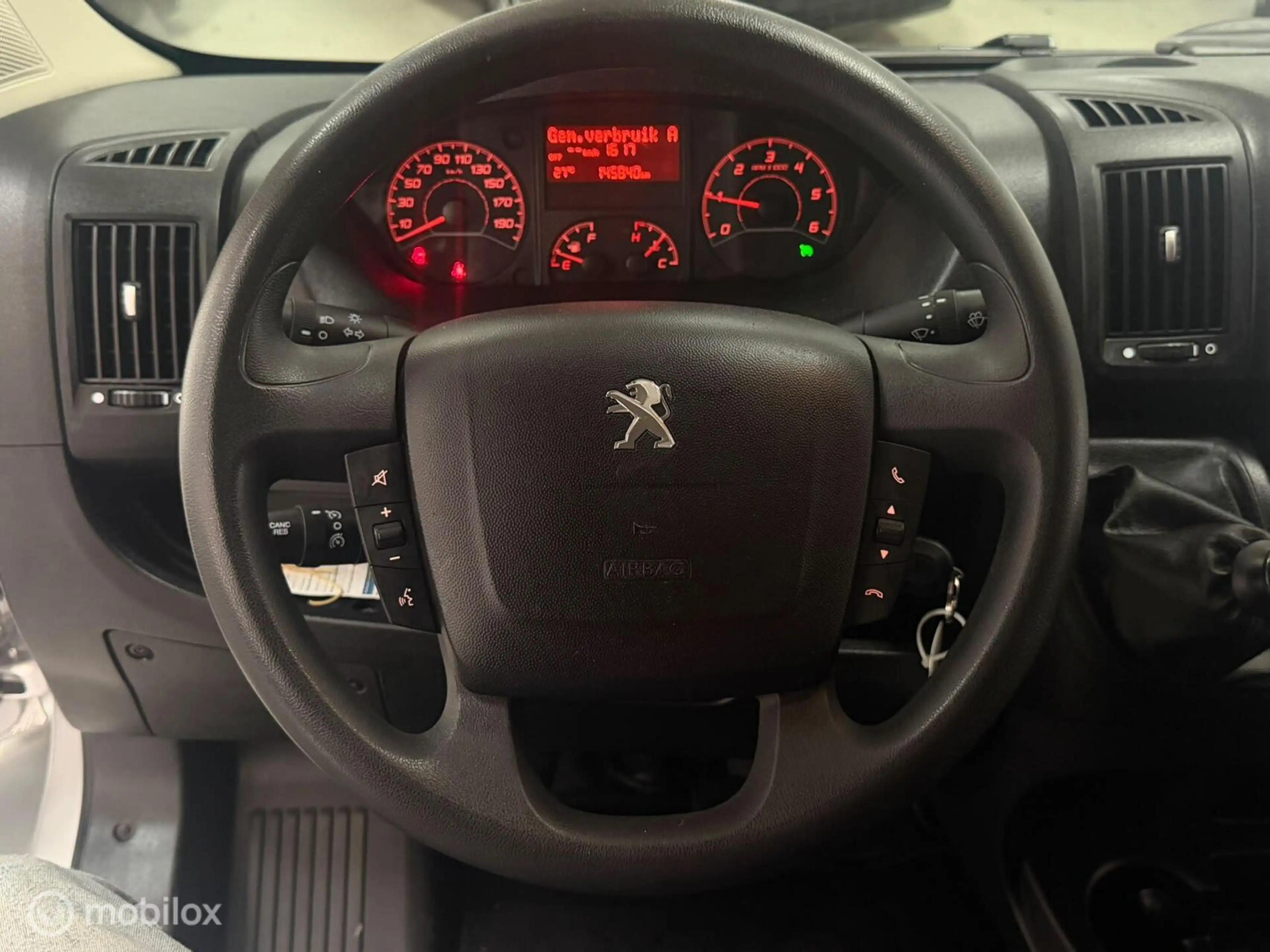 Peugeot Boxer Bestel 330 2.0 BlueHDI L2H2 Premium Pack — photo 6