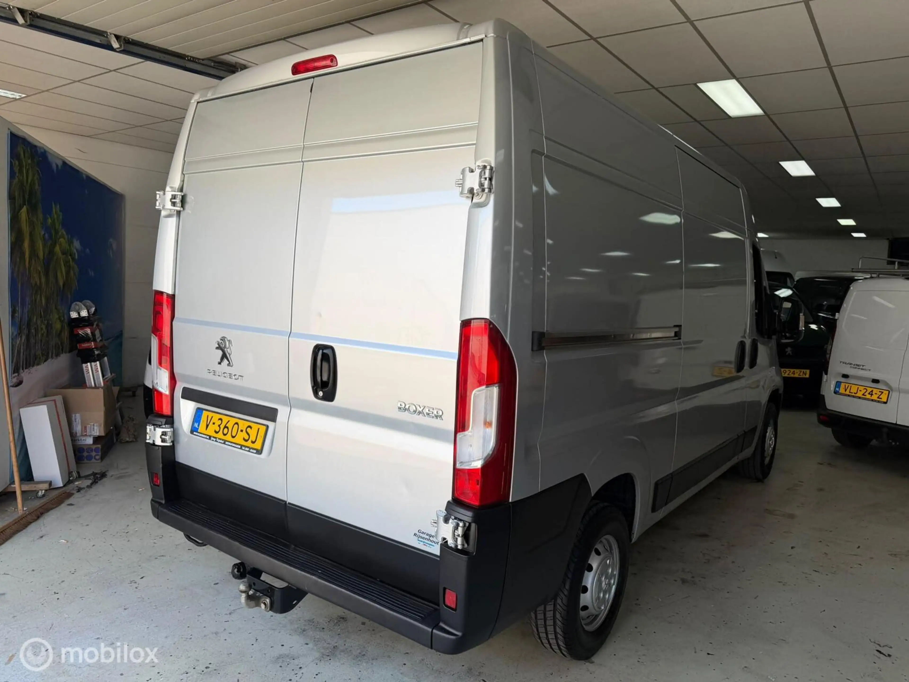 Peugeot Boxer Bestel 330 2.0 BlueHDI L2H2 Premium Pack — photo 4