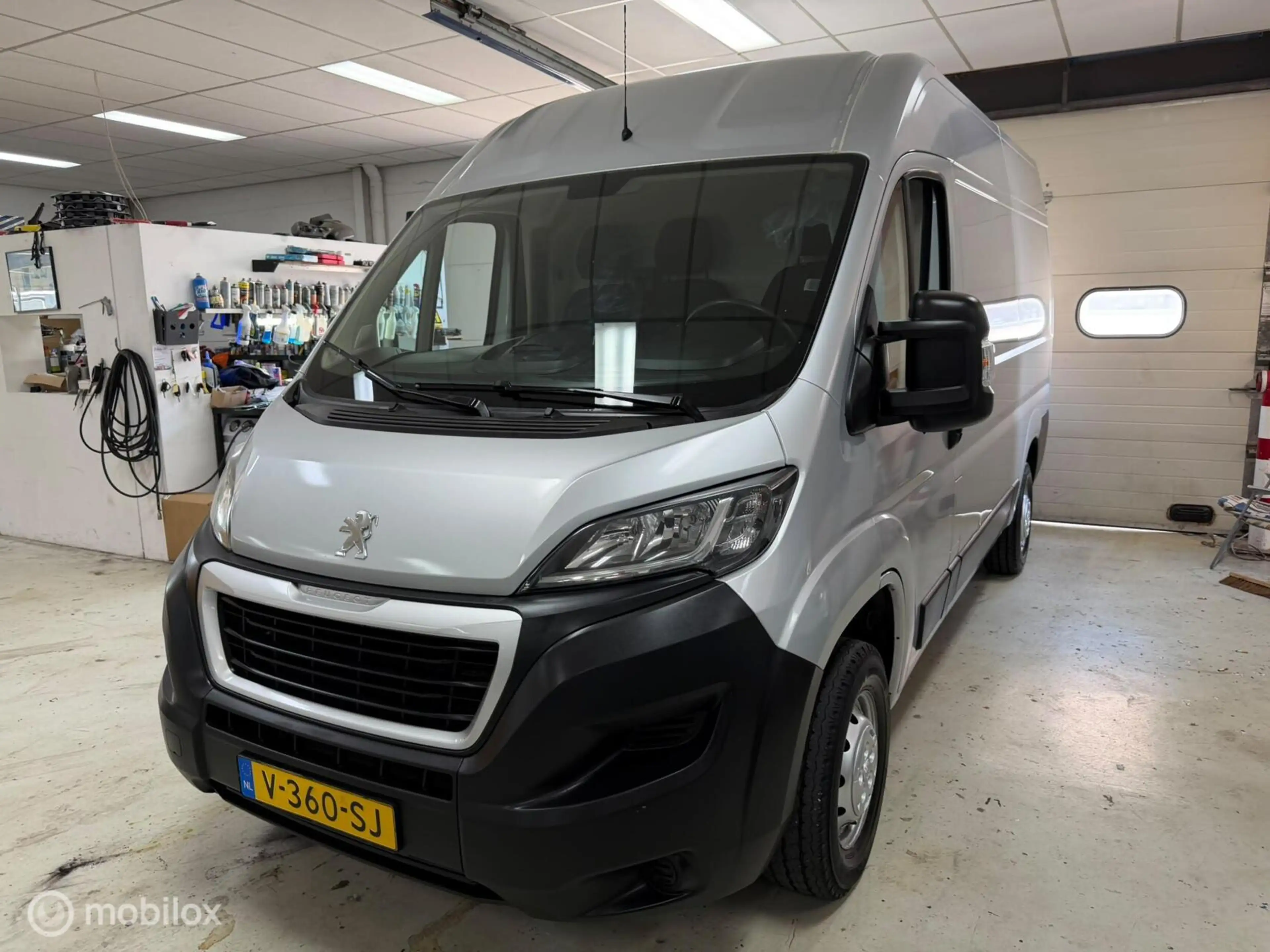 Peugeot Boxer Bestel 330 2.0 BlueHDI L2H2 Premium Pack — photo 2