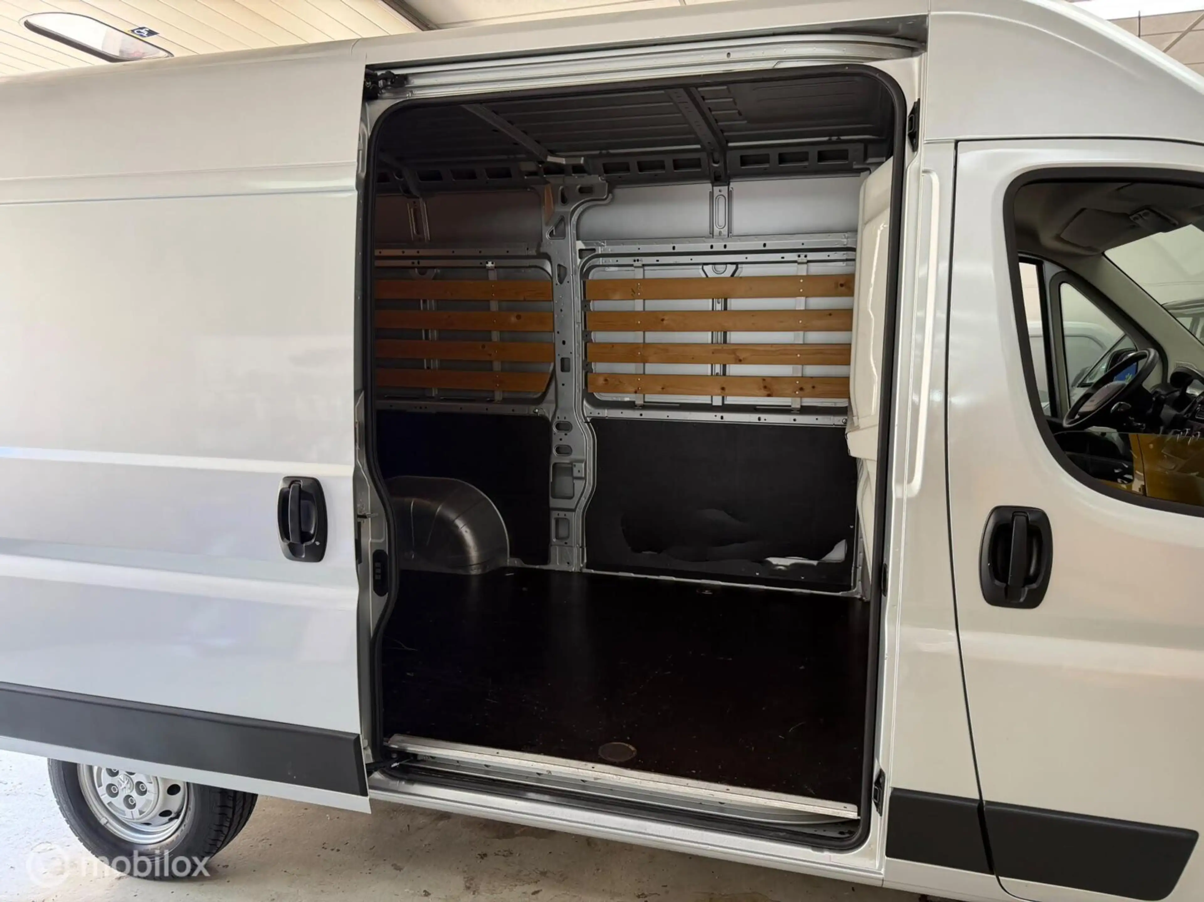 Peugeot Boxer Bestel 330 2.0 BlueHDI L2H2 Premium Pack — photo 12