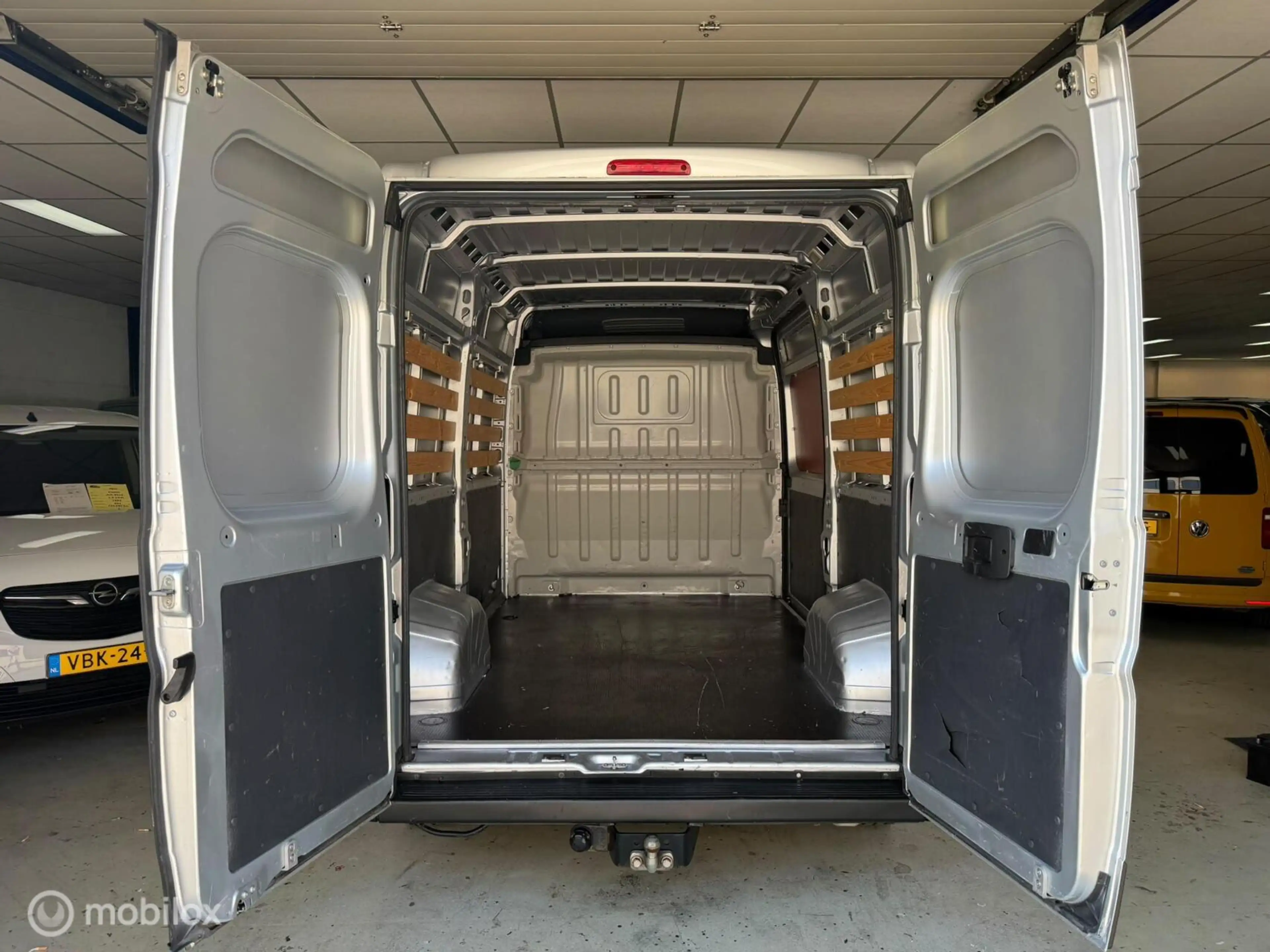 Peugeot Boxer Bestel 330 2.0 BlueHDI L2H2 Premium Pack — photo 11